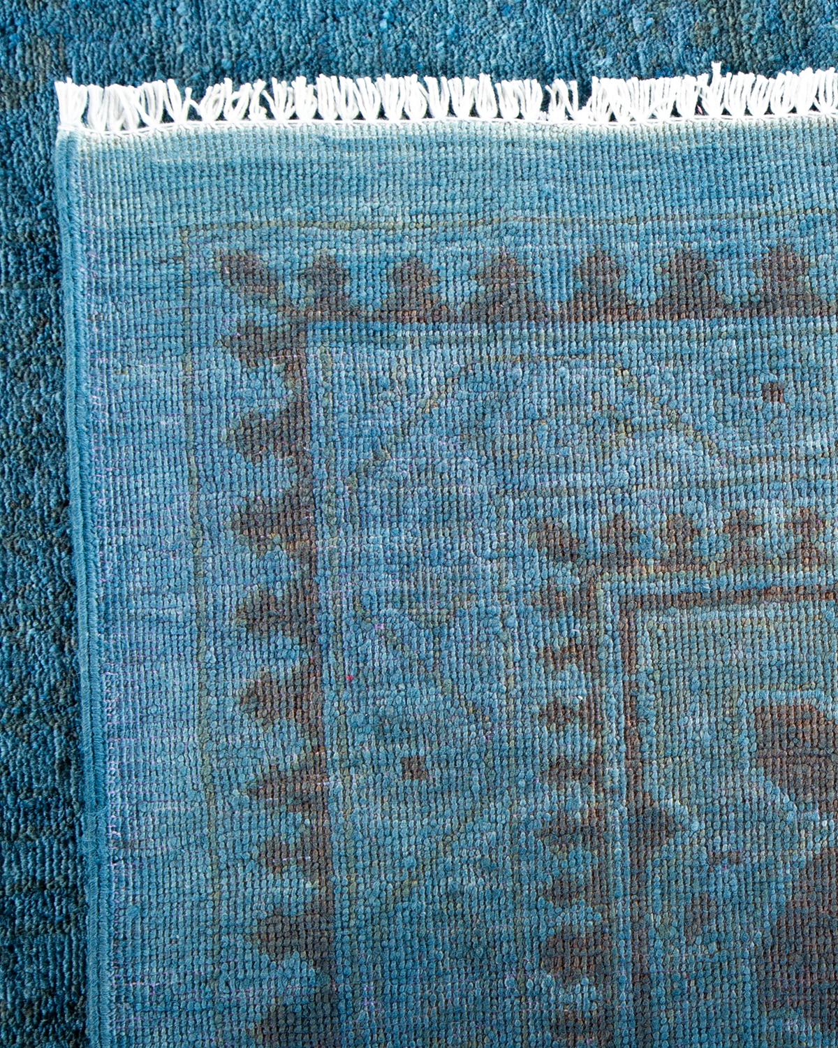 XXIe siècle et contemporain Tapis de sol contemporain en laine surteinte nouée à la main, bleu en vente