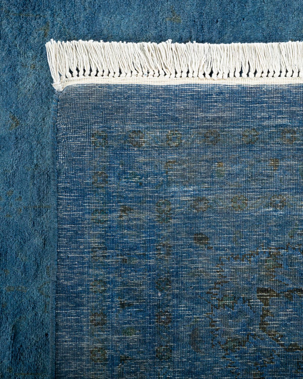 XXI secolo e contemporaneo Tappeto contemporaneo in lana sovratinta annodata a mano di colore blu in vendita