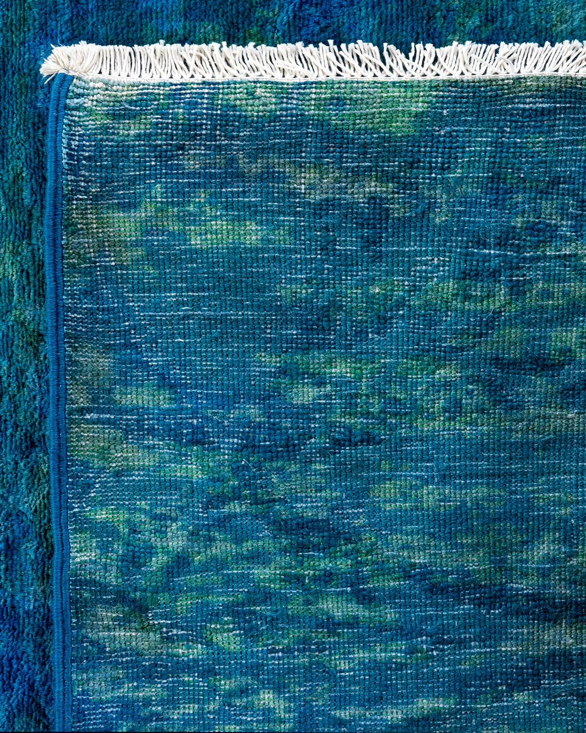 XXI secolo e contemporaneo Tappeto contemporaneo in lana sovratinta annodata a mano di colore blu in vendita