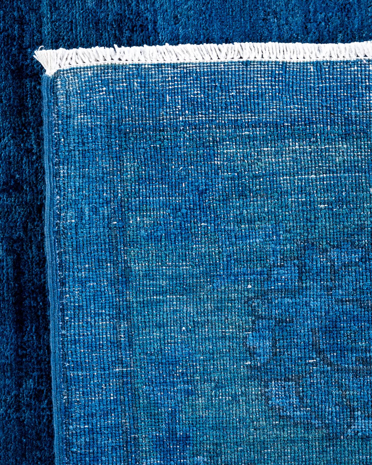 XXI secolo e contemporaneo Tappeto contemporaneo in lana sovratinta annodata a mano di colore blu in vendita