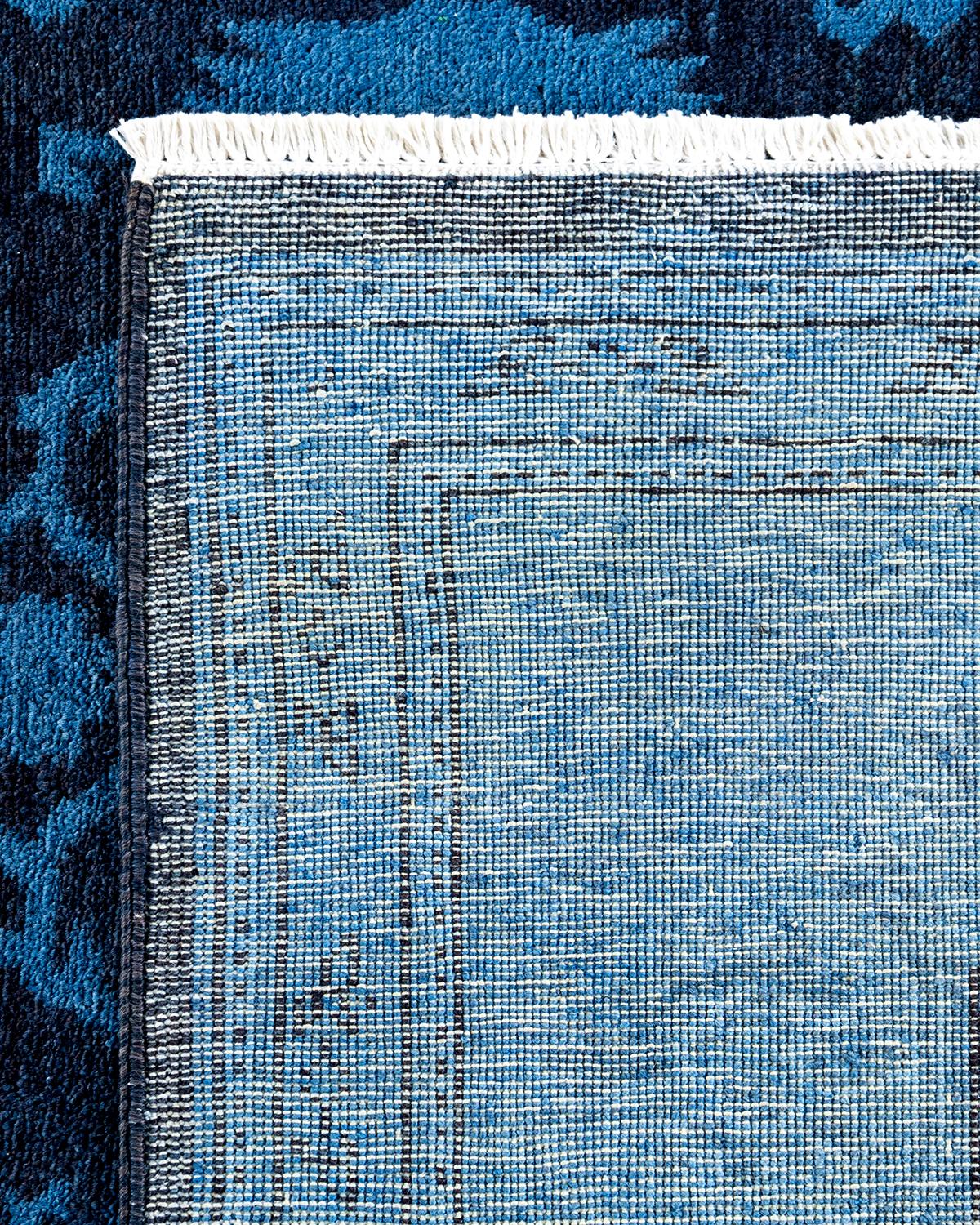 XXI secolo e contemporaneo Tappeto contemporaneo in lana sovratinta annodata a mano di colore blu in vendita