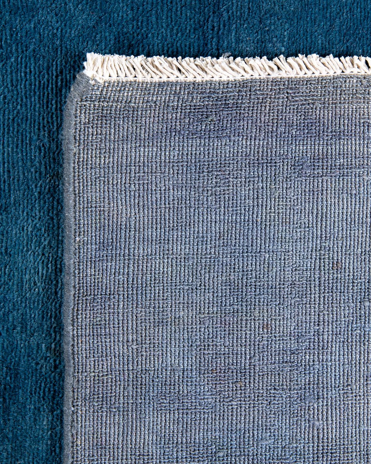 XXI secolo e contemporaneo Tappeto contemporaneo in lana sovratinta annodata a mano di colore blu in vendita