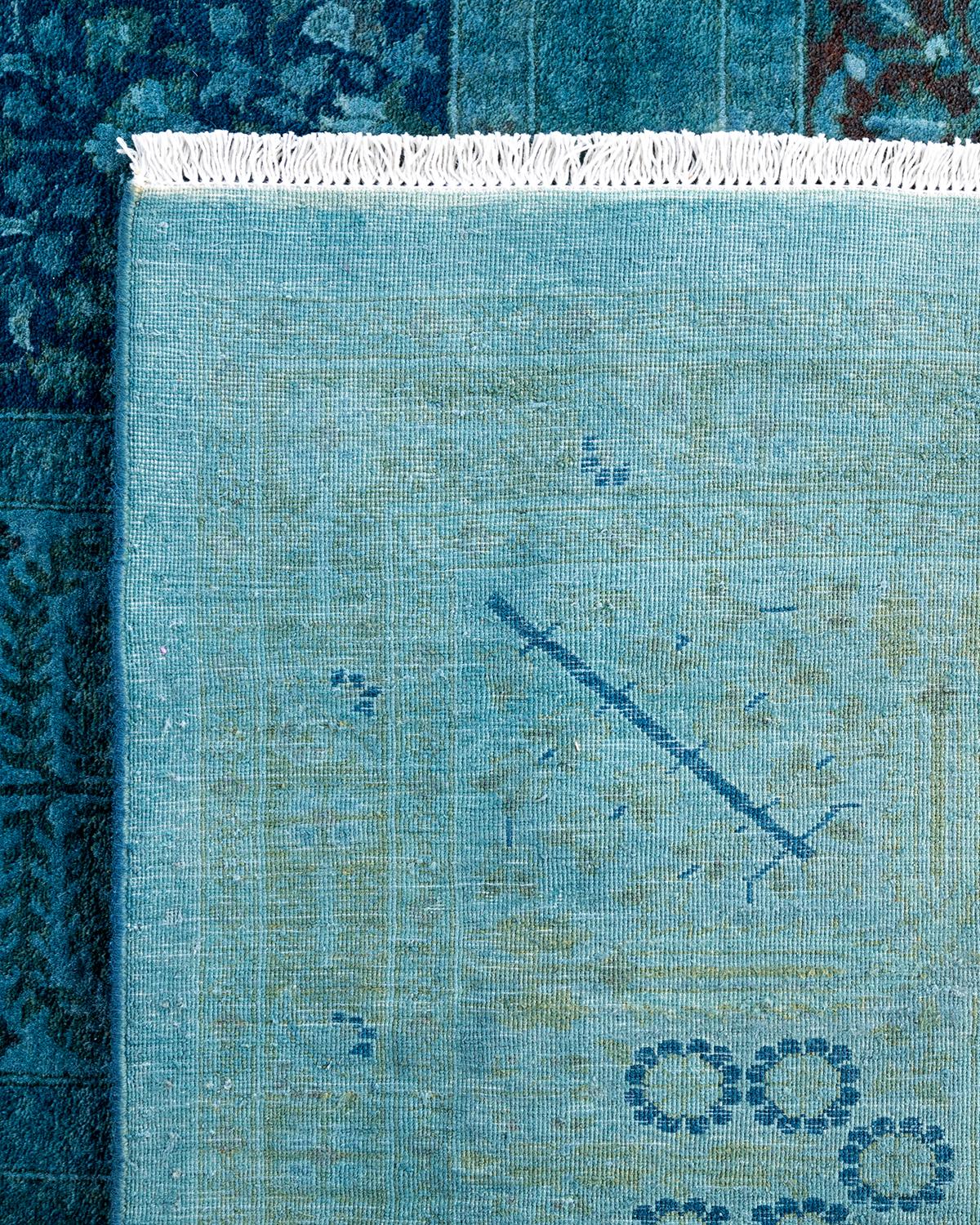 XXI secolo e contemporaneo Tappeto contemporaneo in lana sovratinta annodata a mano di colore blu in vendita