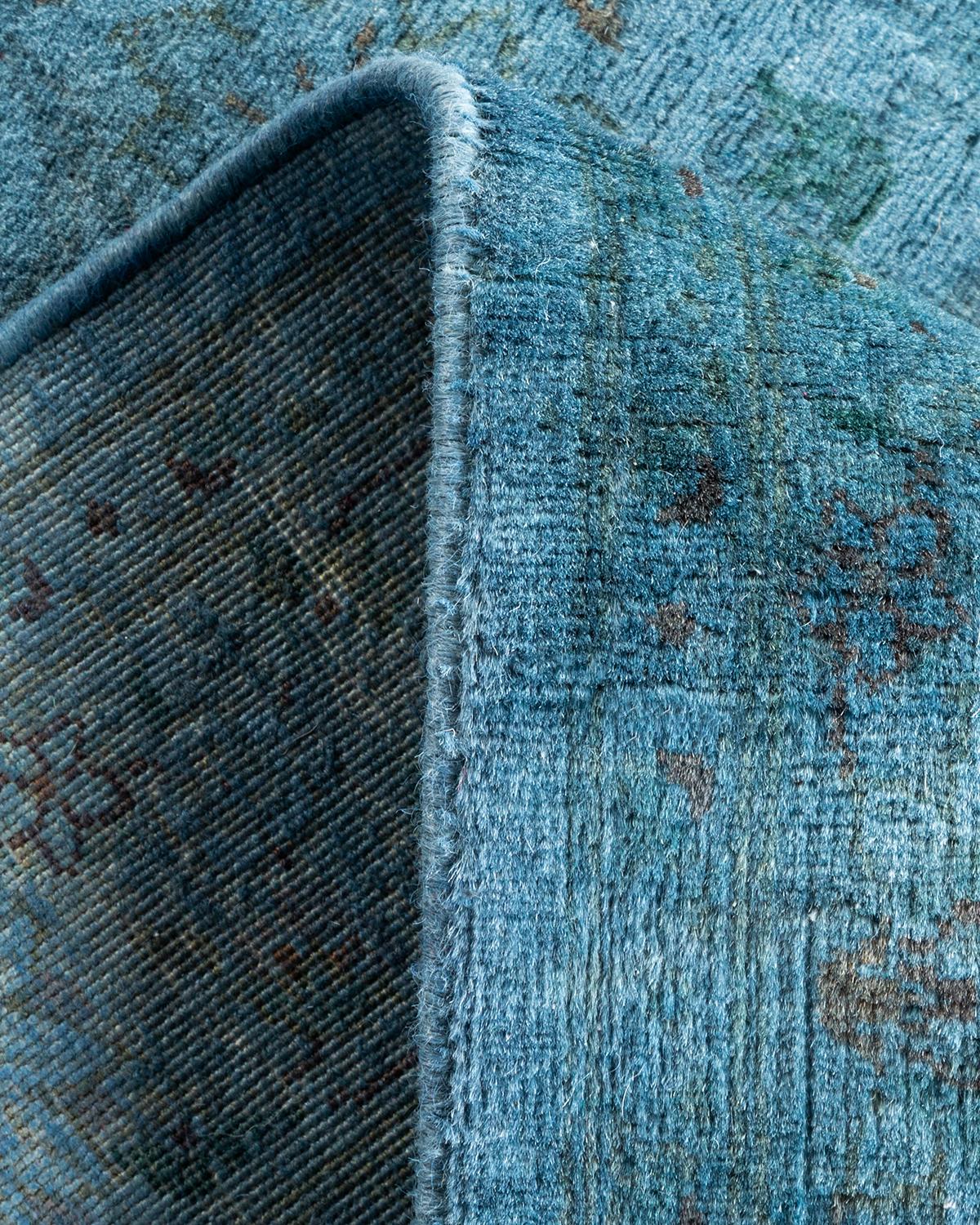 Laine Tapis de sol contemporain en laine surteinte nouée à la main, bleu en vente