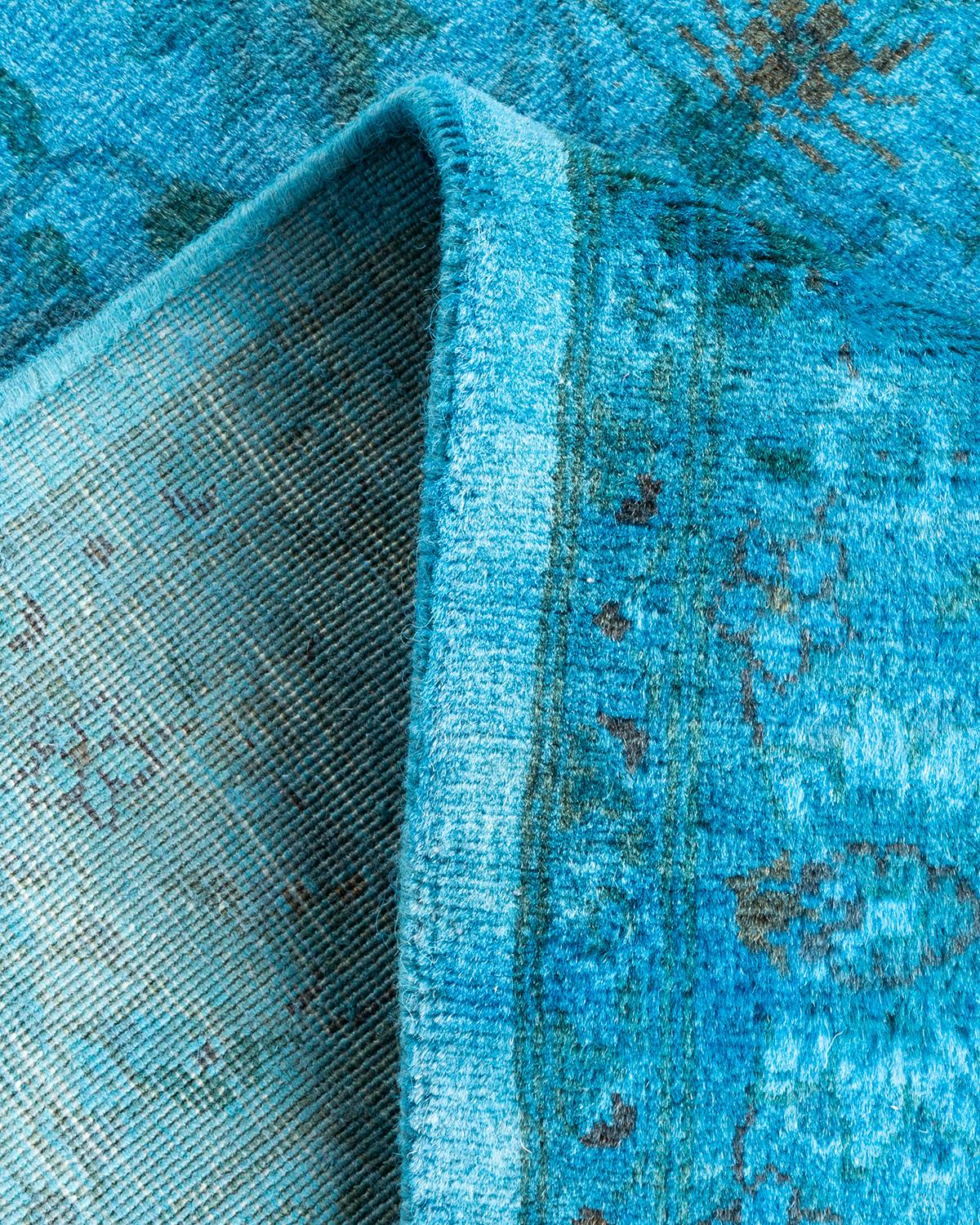 Lana Tappeto contemporaneo in lana sovratinta annodata a mano di colore blu in vendita