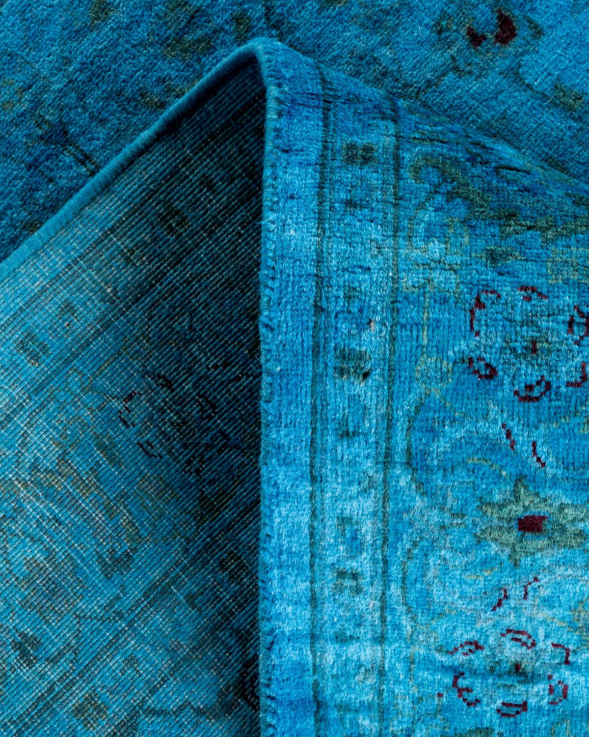 Lana Tappeto contemporaneo in lana sovratinta annodata a mano di colore blu in vendita
