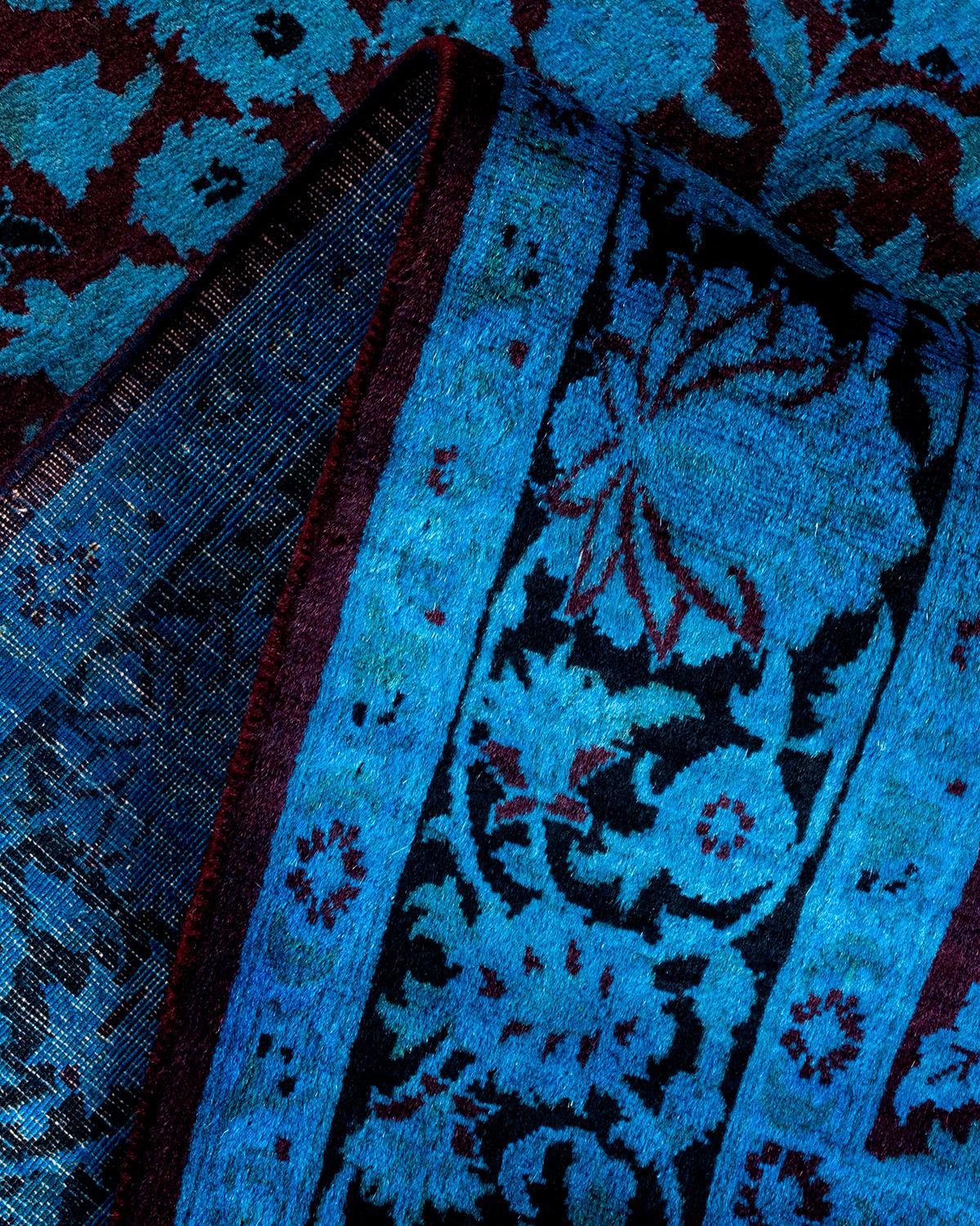 Lana Tappeto contemporaneo in lana sovratinta annodata a mano di colore blu in vendita