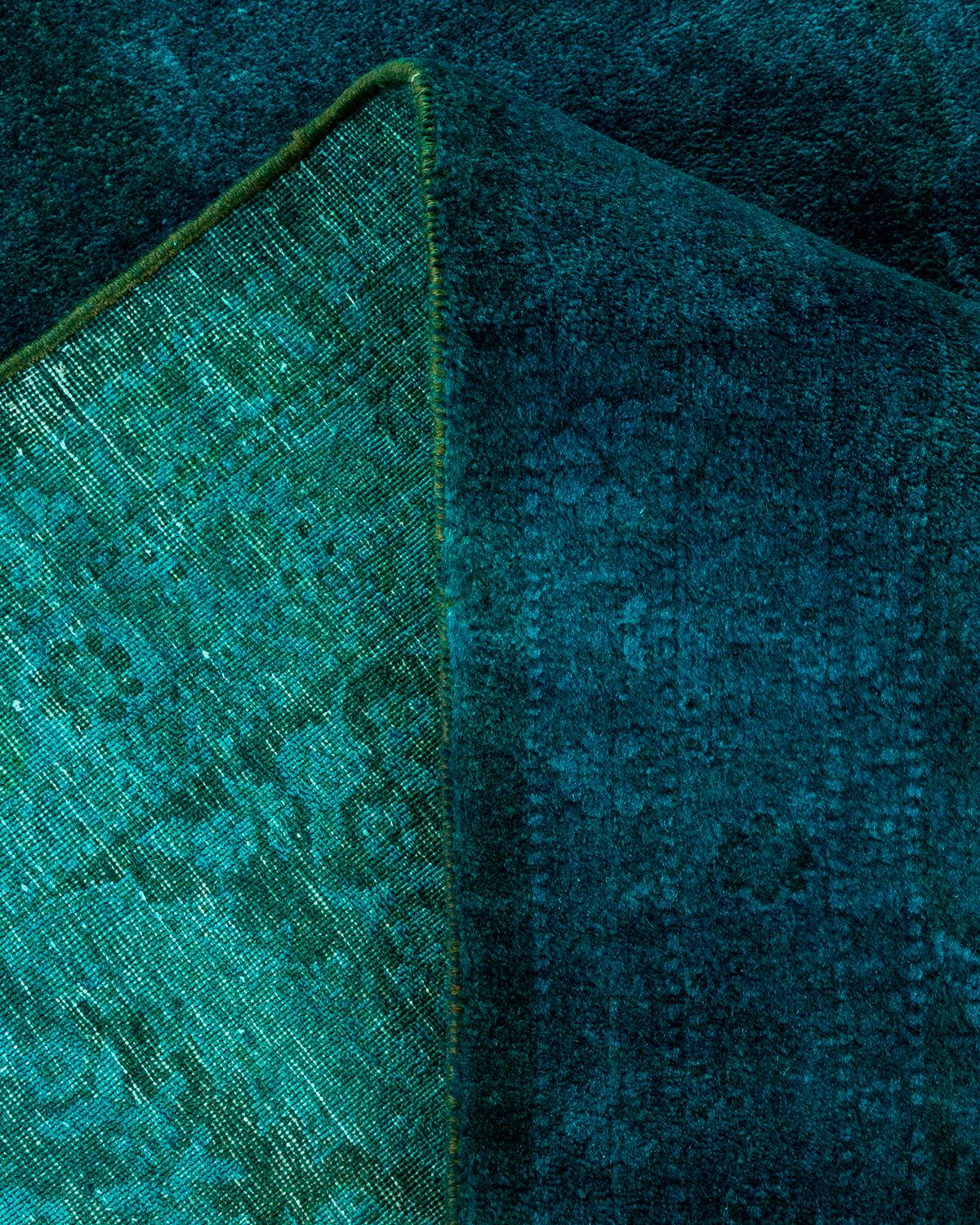 Lana Tappeto contemporaneo in lana sovratinta annodata a mano di colore blu in vendita