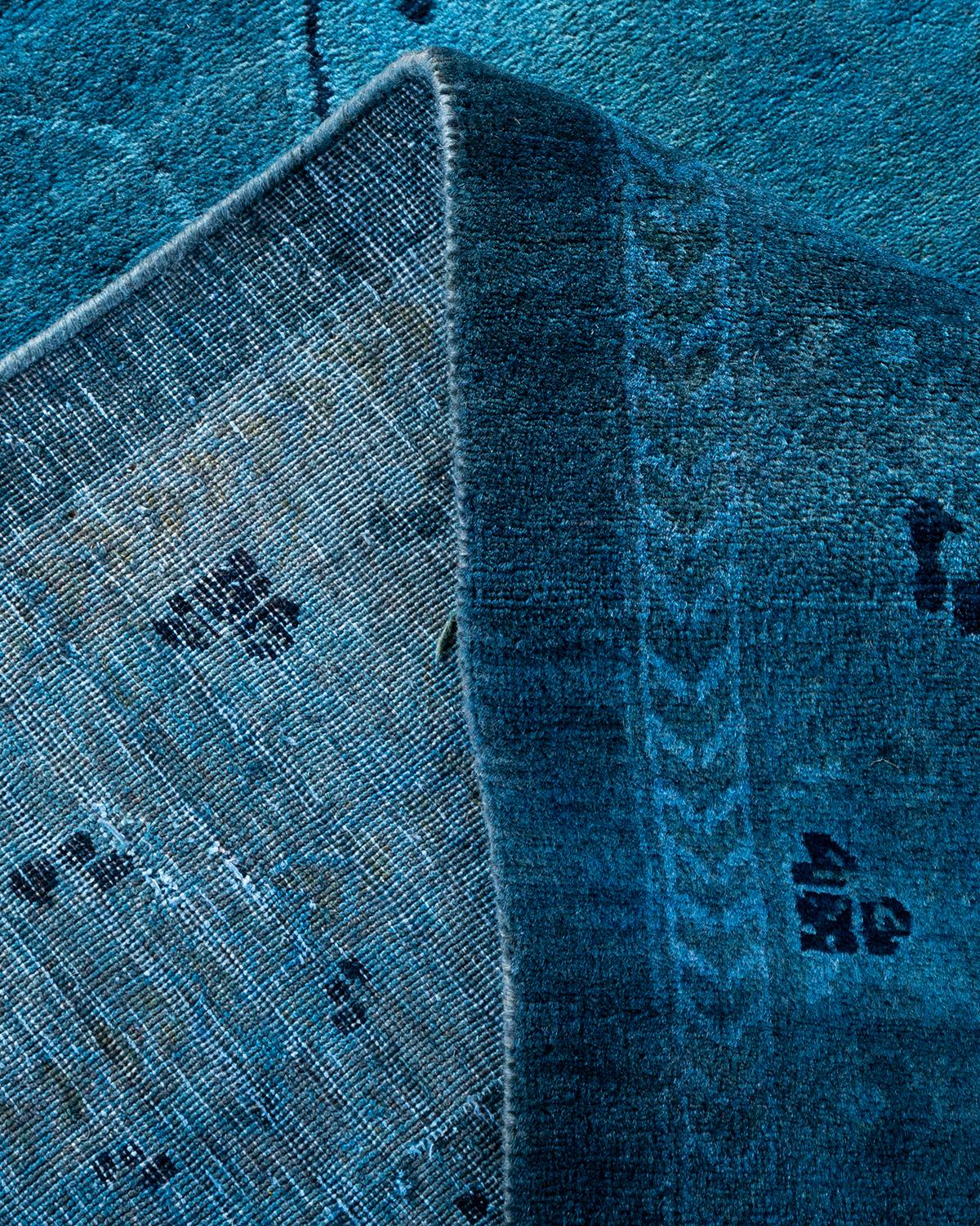 Laine Tapis de sol contemporain en laine surteinte nouée à la main, bleu en vente