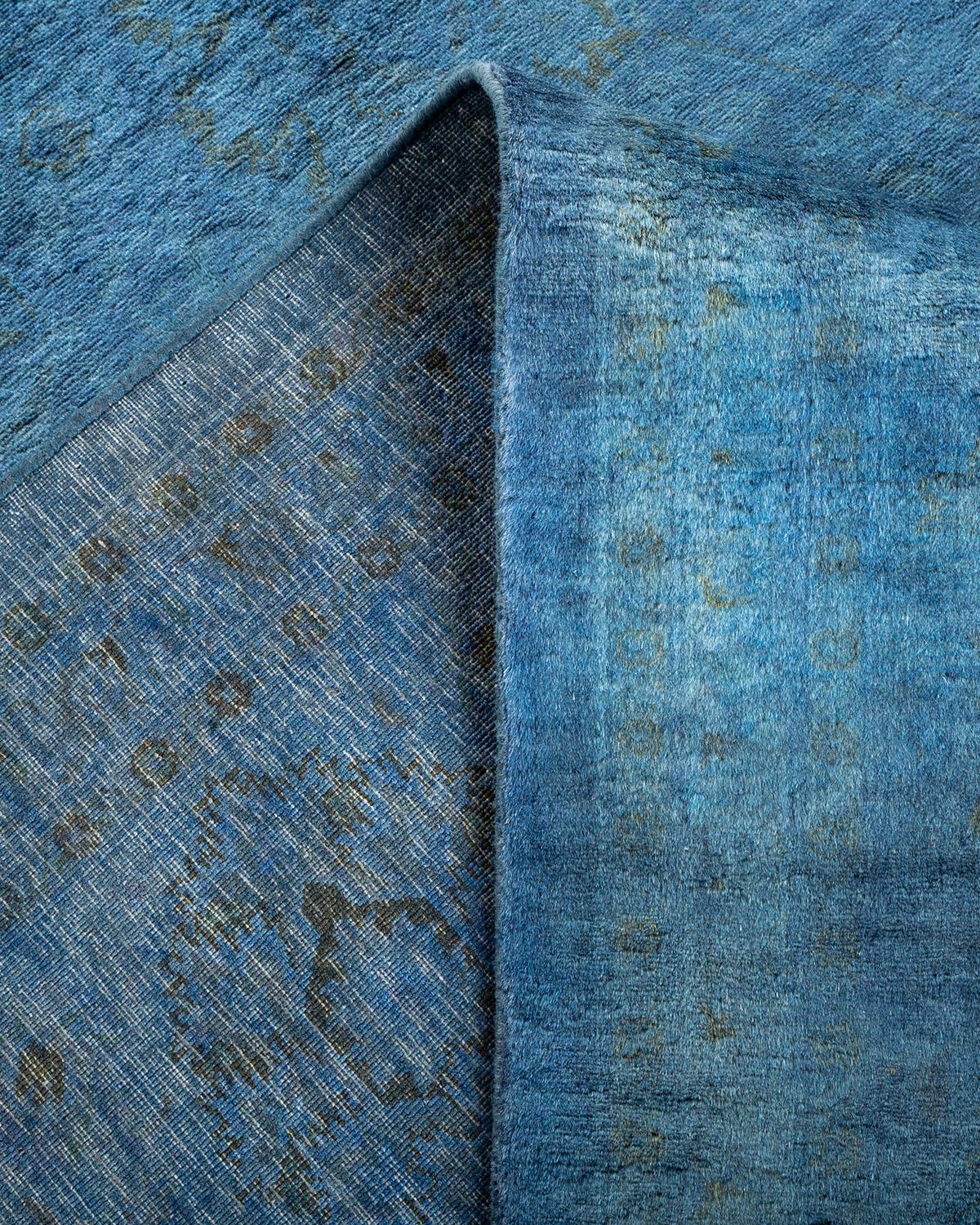 Lana Tappeto contemporaneo in lana sovratinta annodata a mano di colore blu in vendita