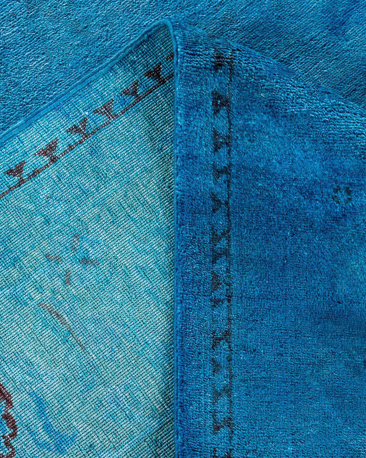 Lana Tappeto contemporaneo in lana sovratinta annodata a mano di colore blu in vendita