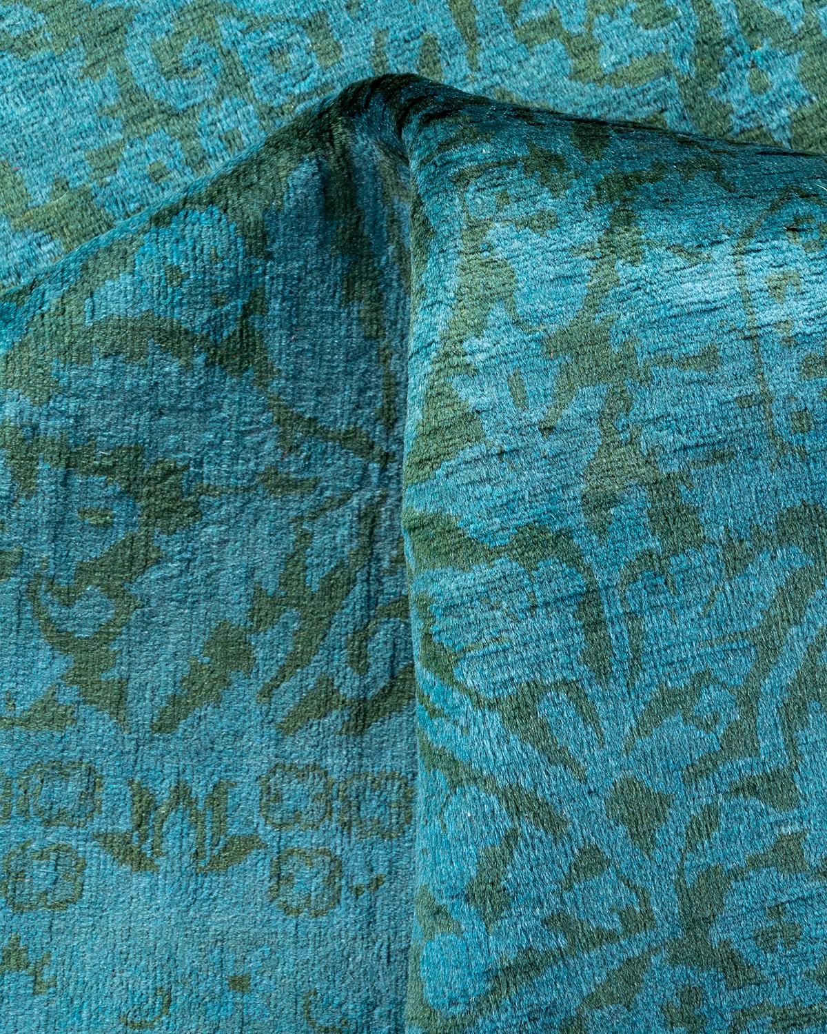 Laine Tapis de sol contemporain en laine surteinte nouée à la main, bleu en vente