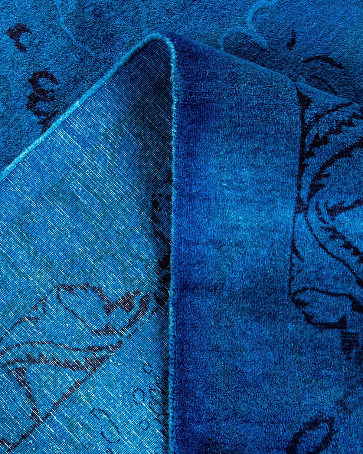 Laine Tapis de sol contemporain en laine surteinte nouée à la main, bleu en vente
