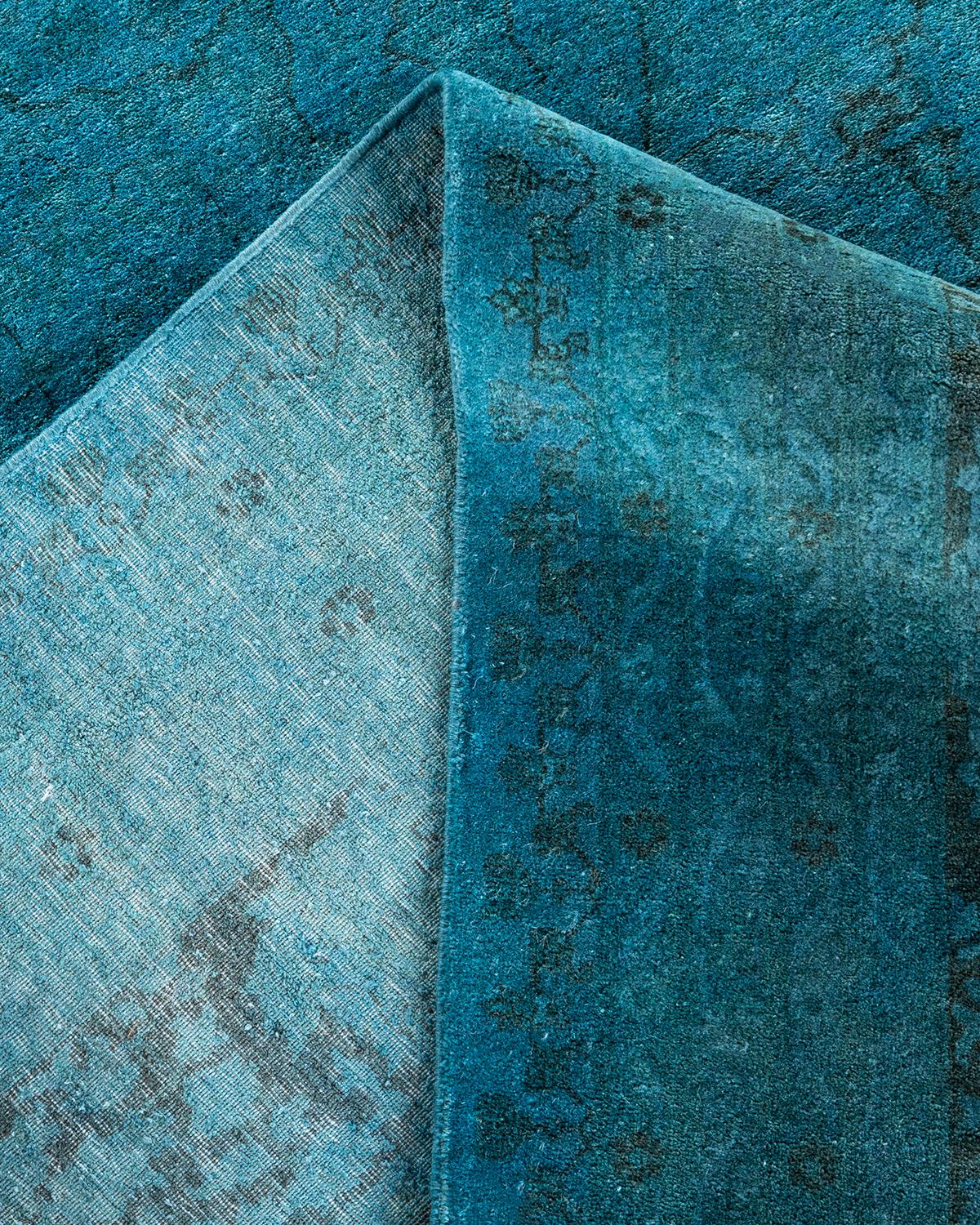 Laine Tapis de sol contemporain en laine surteinte nouée à la main, bleu en vente