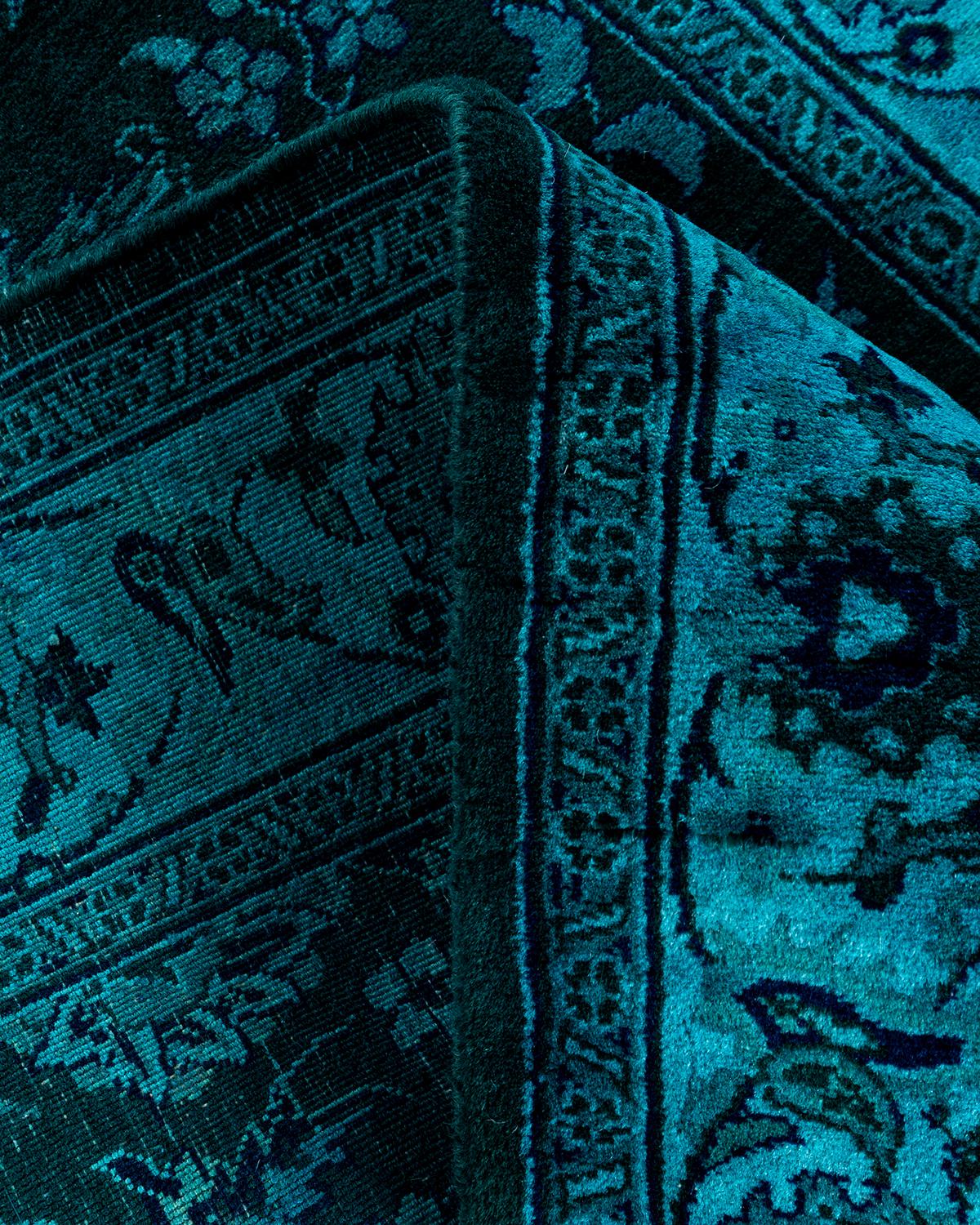 Lana Tappeto contemporaneo in lana sovratinta annodata a mano di colore blu in vendita