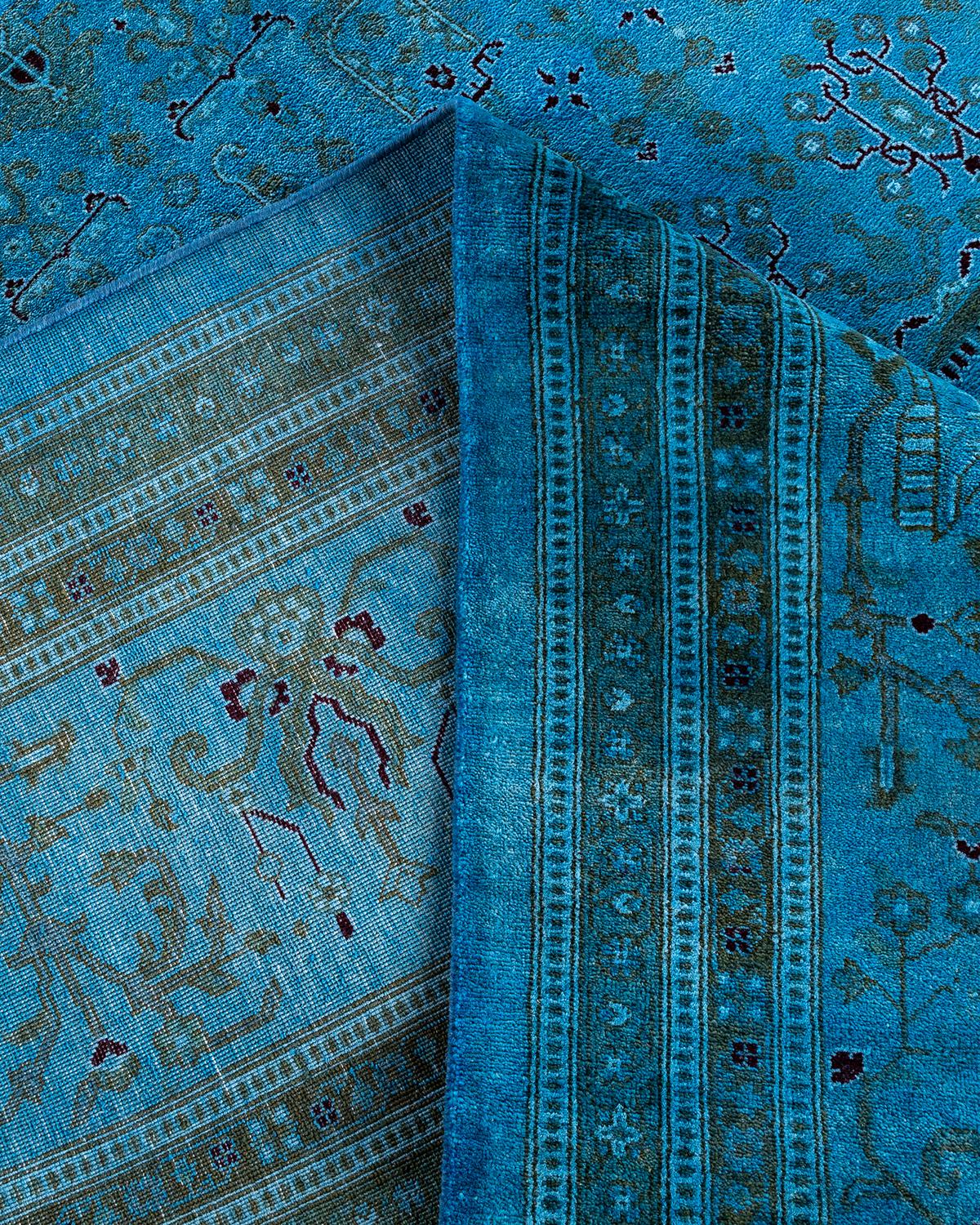 Lana Tappeto contemporaneo in lana sovratinta annodata a mano di colore blu in vendita