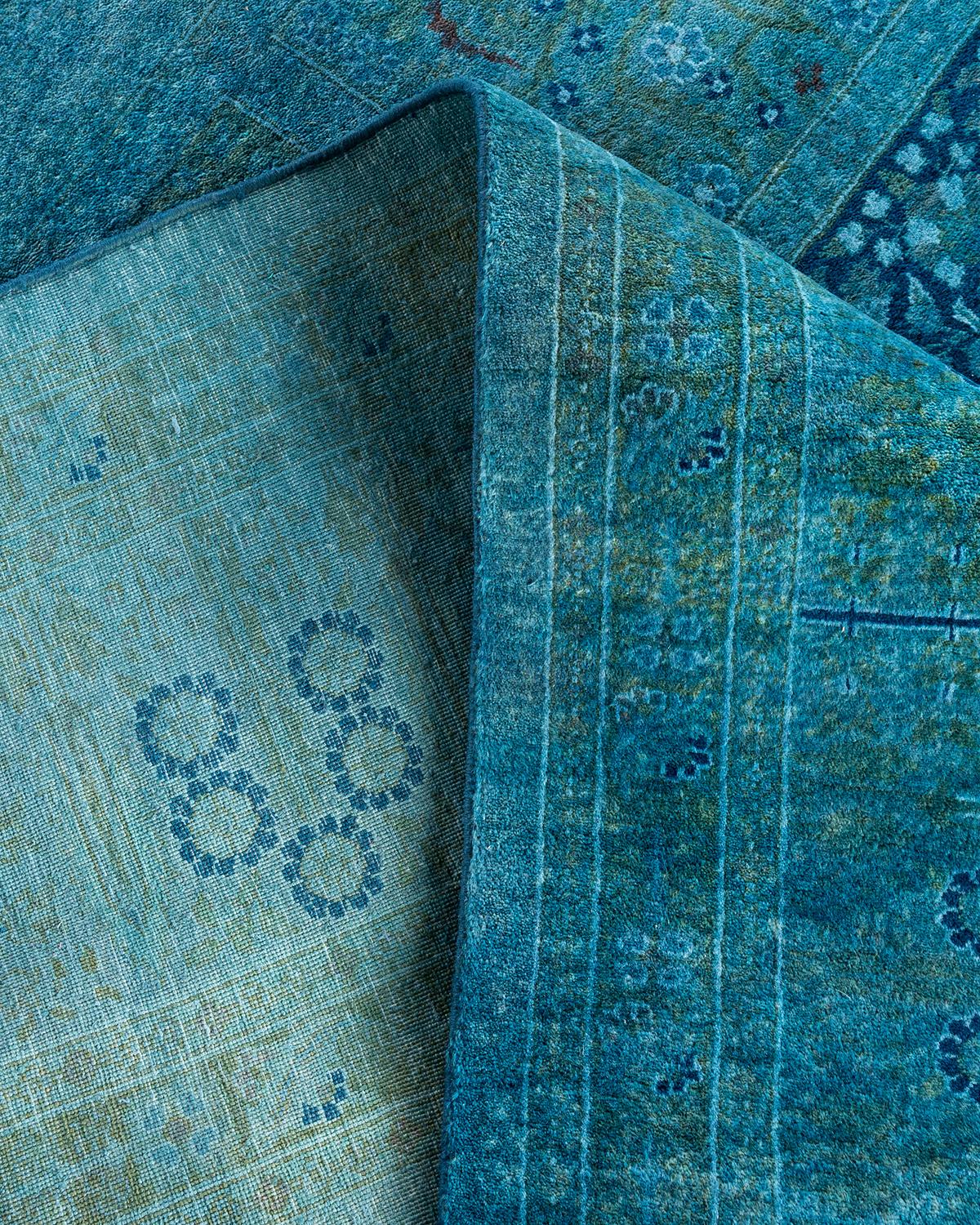Lana Tappeto contemporaneo in lana sovratinta annodata a mano di colore blu in vendita