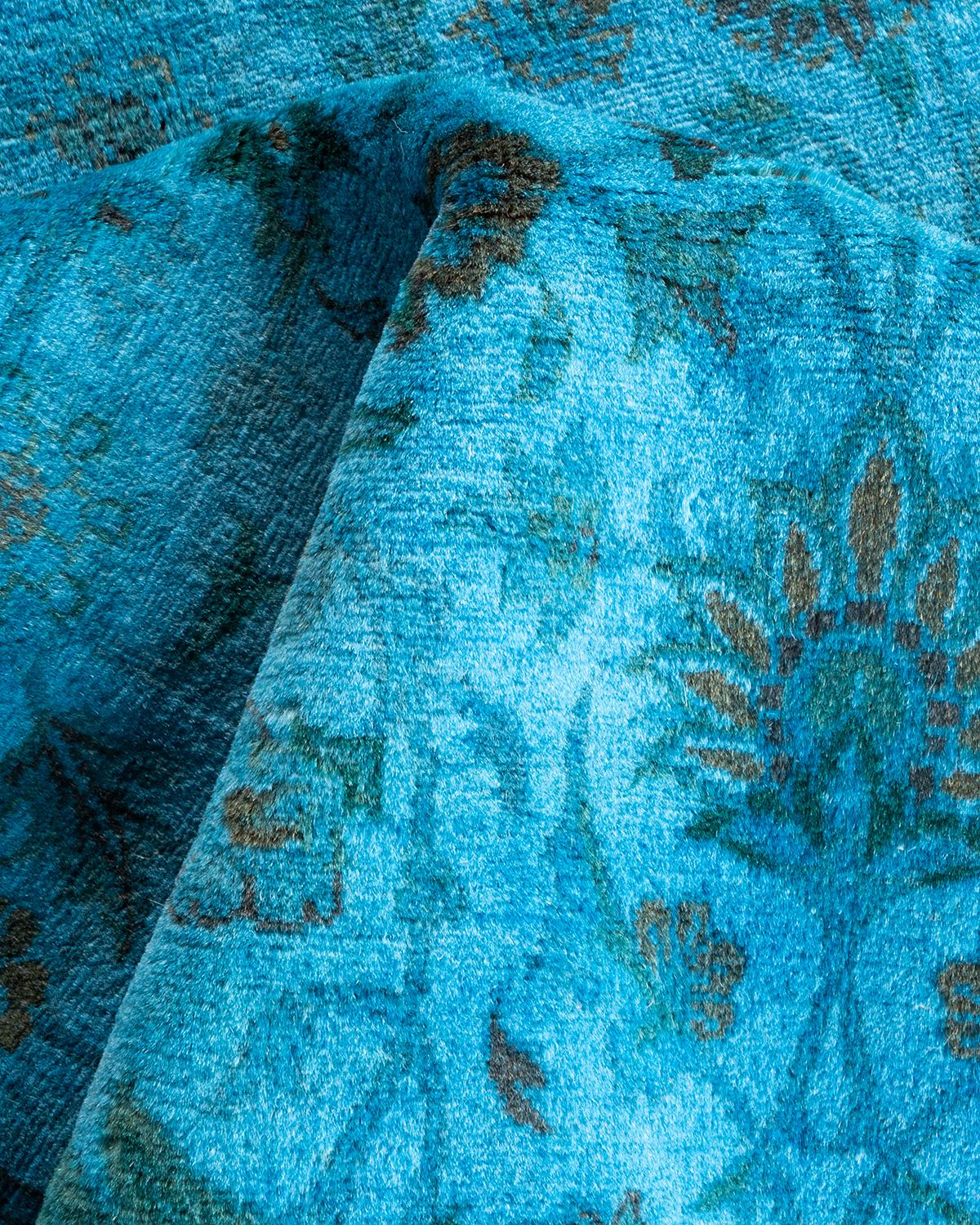 Tappeto contemporaneo in lana sovratinta annodata a mano di colore blu in vendita 1