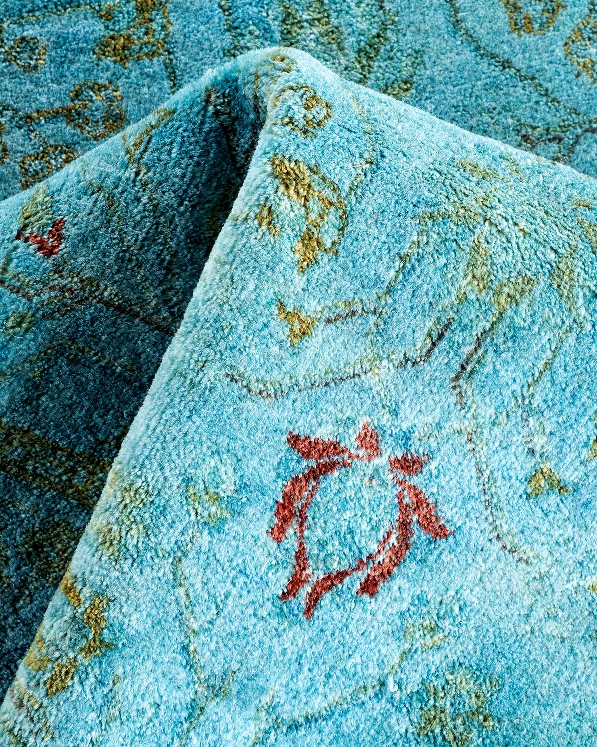 Tappeto contemporaneo in lana sovratinta annodata a mano di colore blu in vendita 1