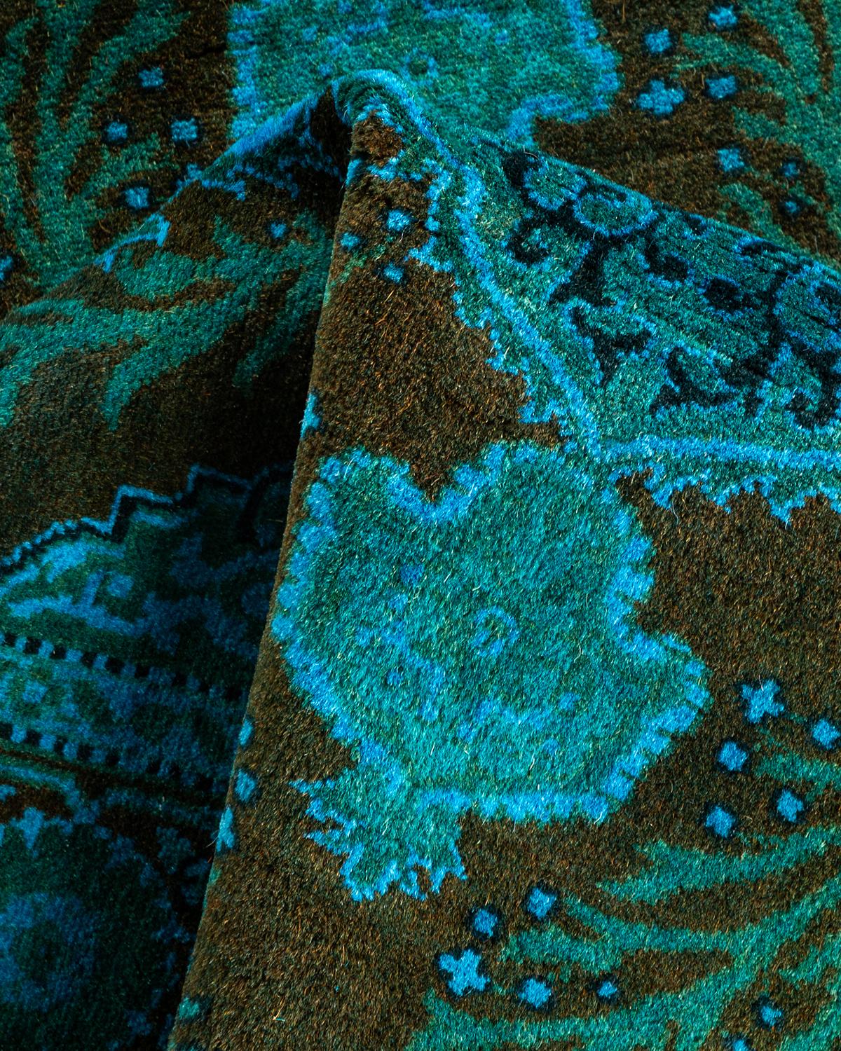 Alfombra de lana teñida a mano contemporánea azul en venta 1