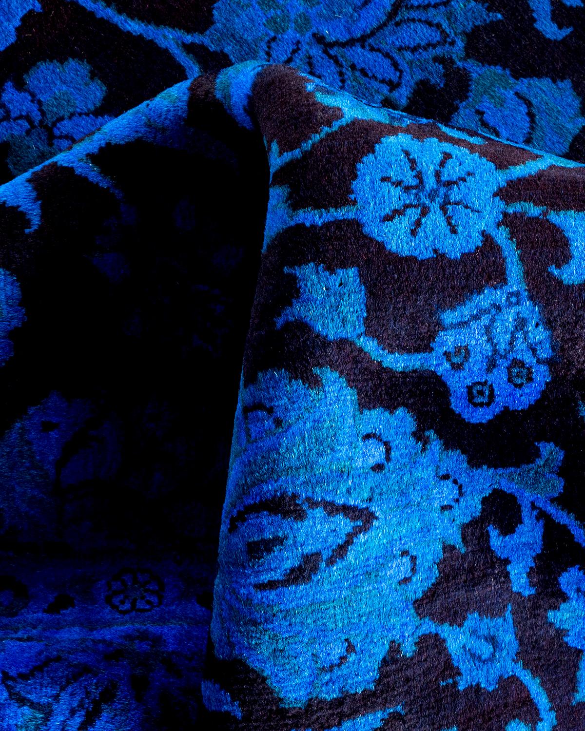 Tapis de sol contemporain en laine surteinte nouée à la main, bleu en vente 1