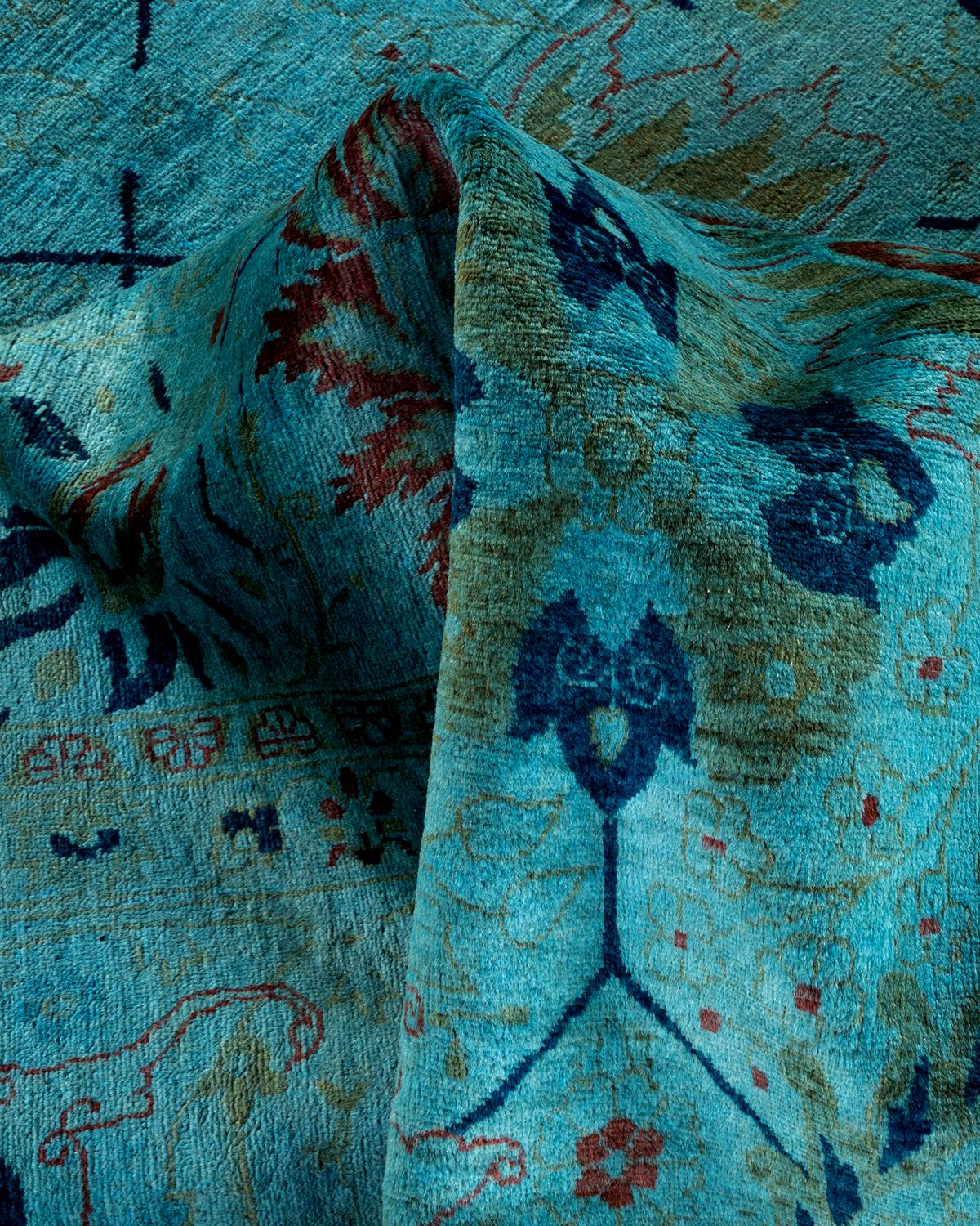 Tappeto contemporaneo in lana sovratinta annodata a mano di colore blu in vendita 1