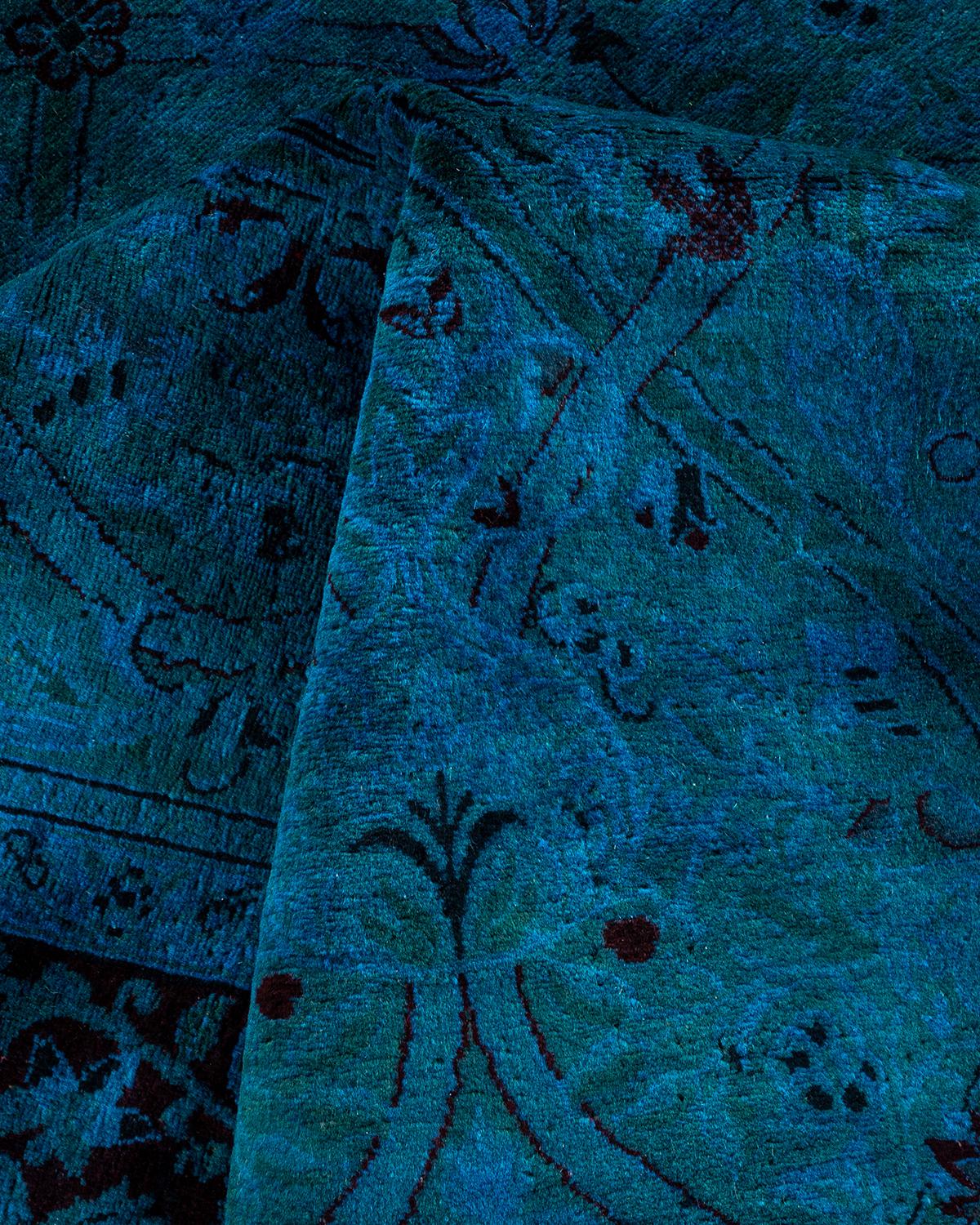 Tappeto contemporaneo in lana sovratinta annodata a mano di colore blu in vendita 1