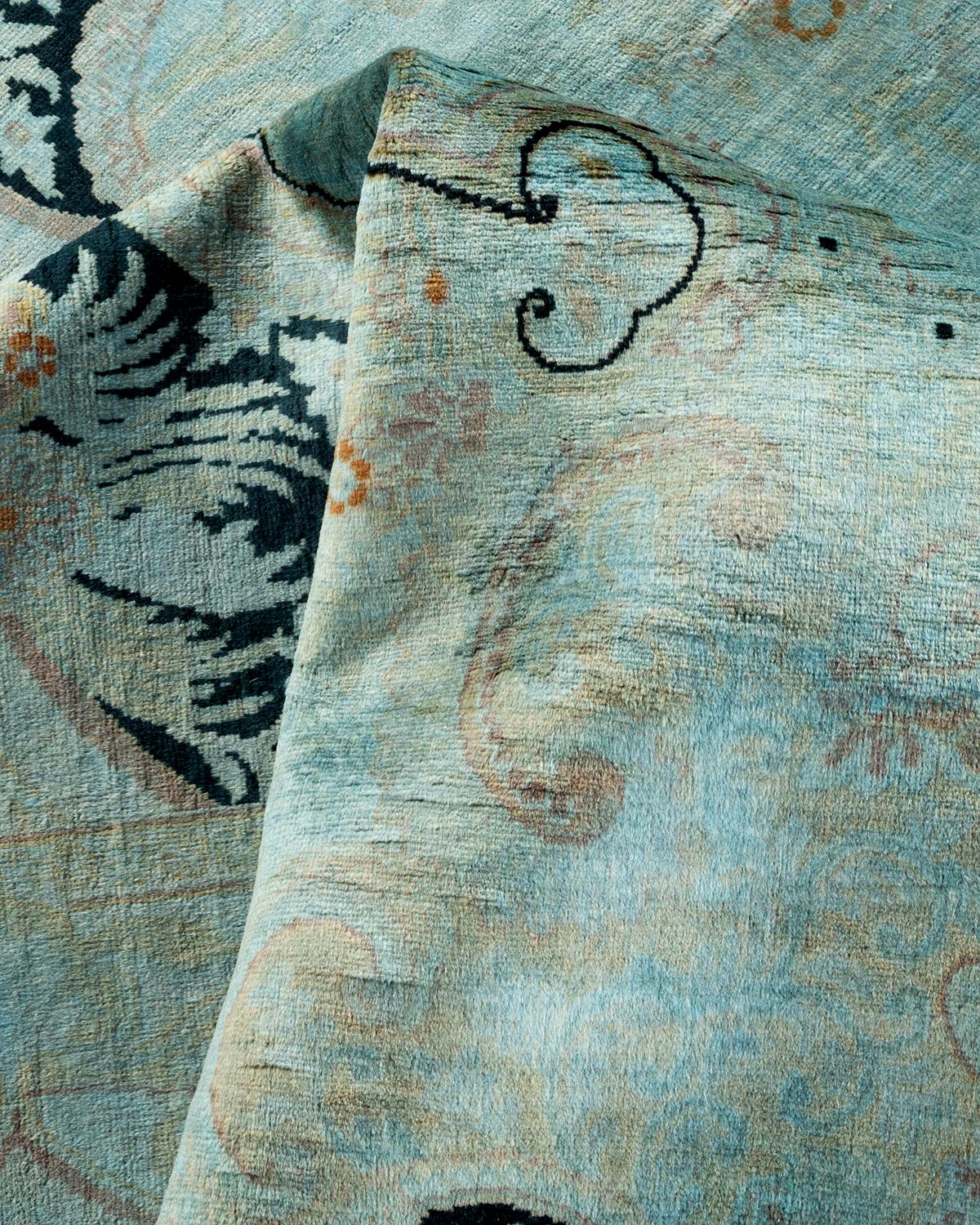 Alfombra de lana teñida a mano contemporánea azul en venta 1