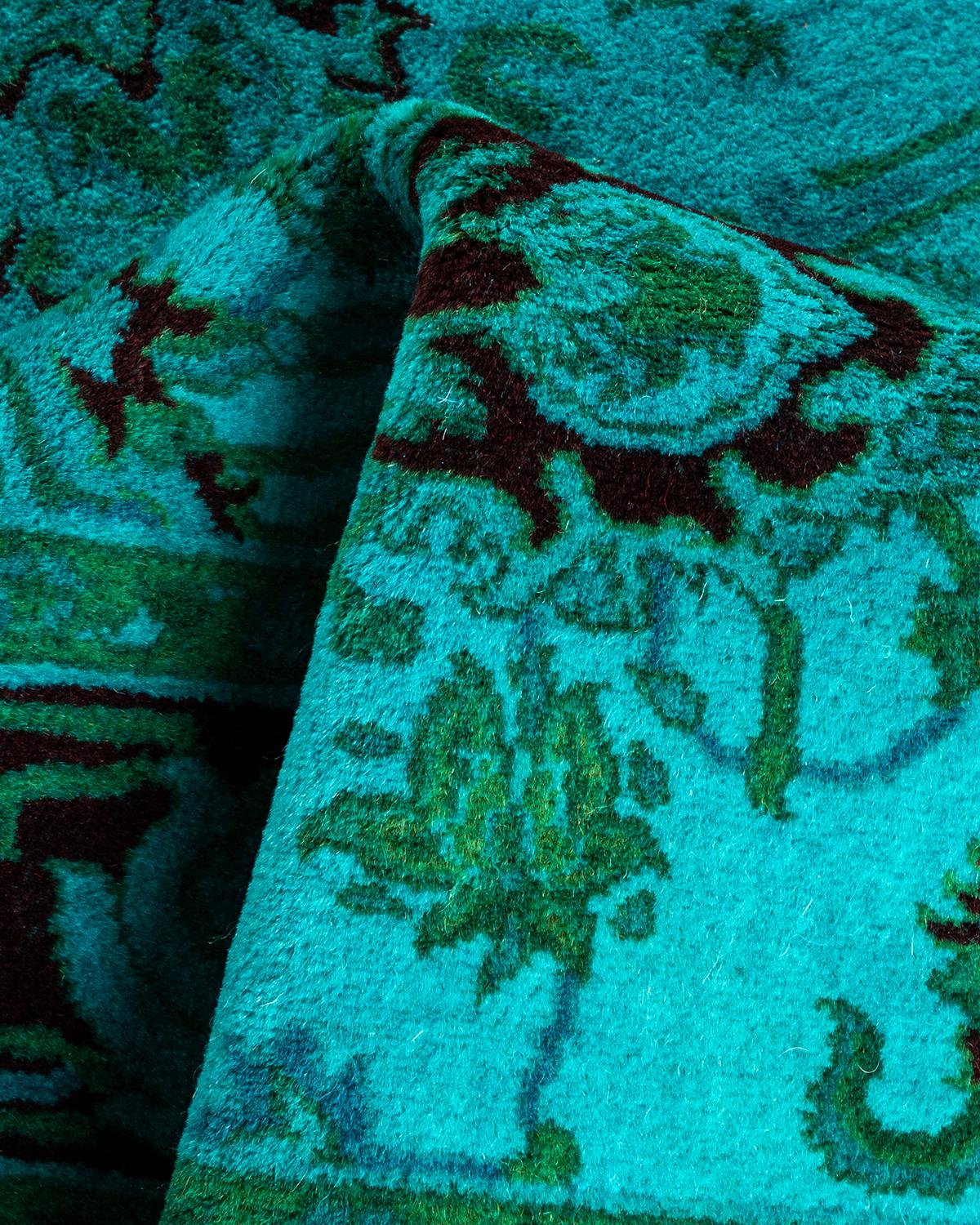 Tappeto contemporaneo in lana sovratinta annodata a mano di colore blu in vendita 1
