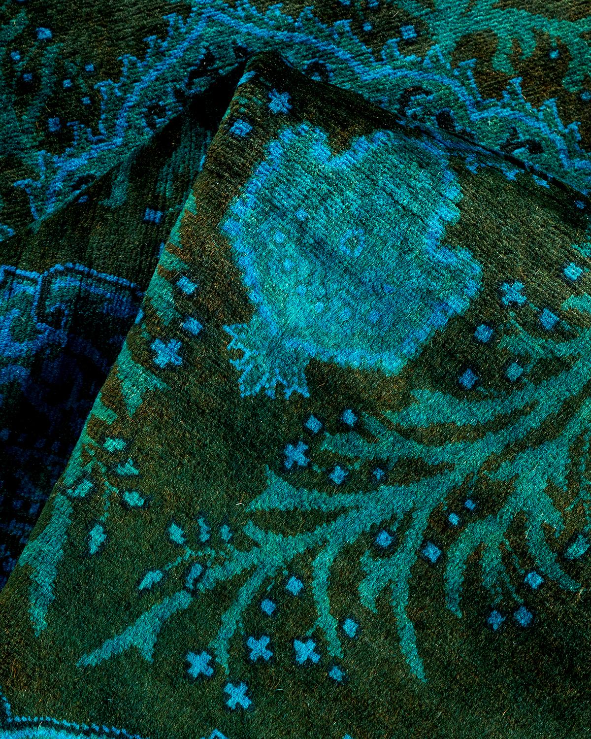Tappeto contemporaneo in lana sovratinta annodata a mano di colore blu in vendita 1