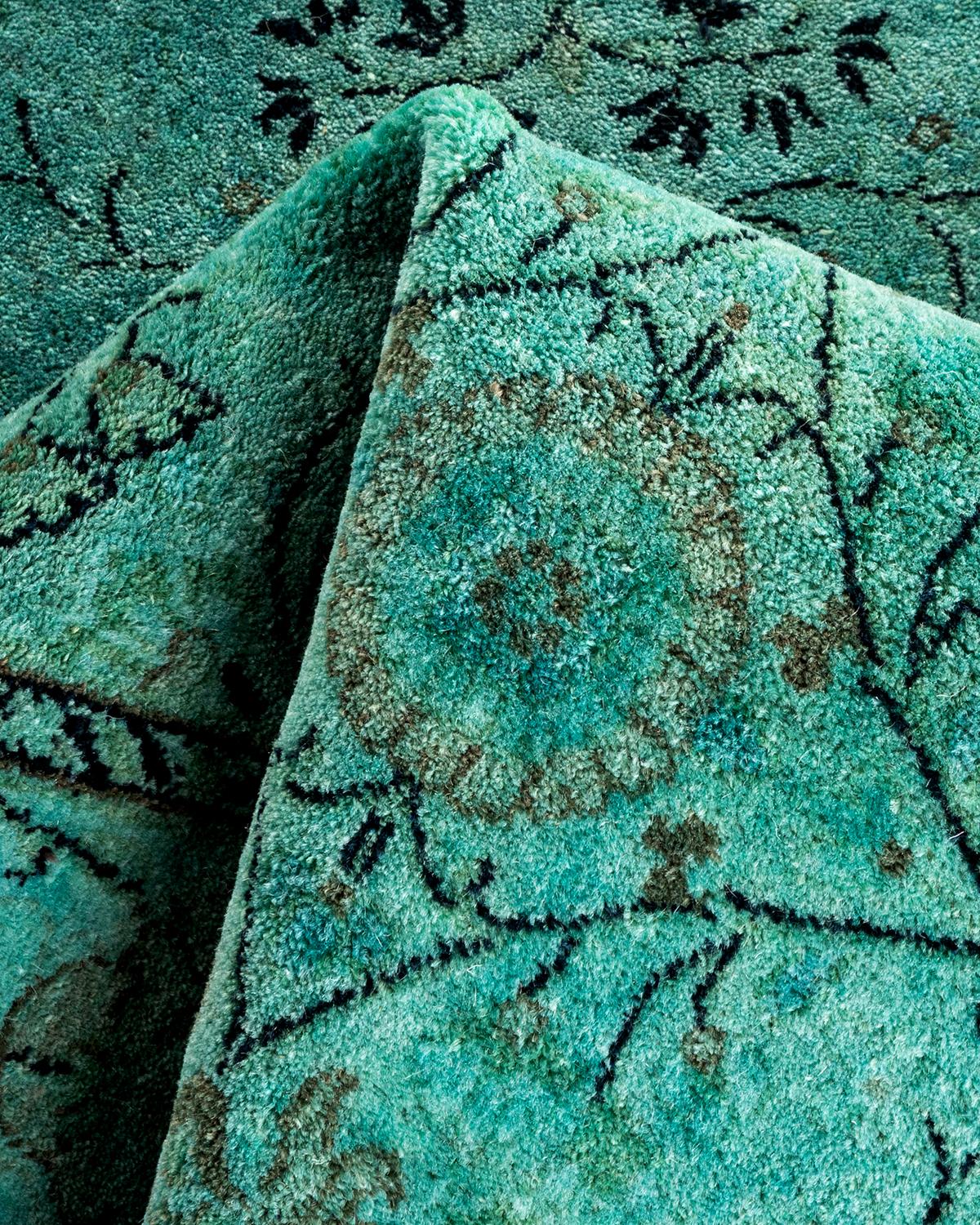 Tappeto contemporaneo in lana sovratinta annodata a mano di colore blu in vendita 1