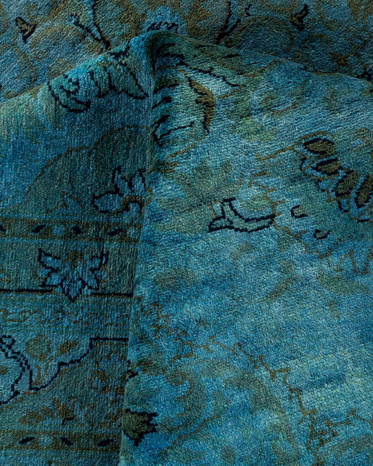Tappeto contemporaneo in lana sovratinta annodata a mano di colore blu in vendita 1
