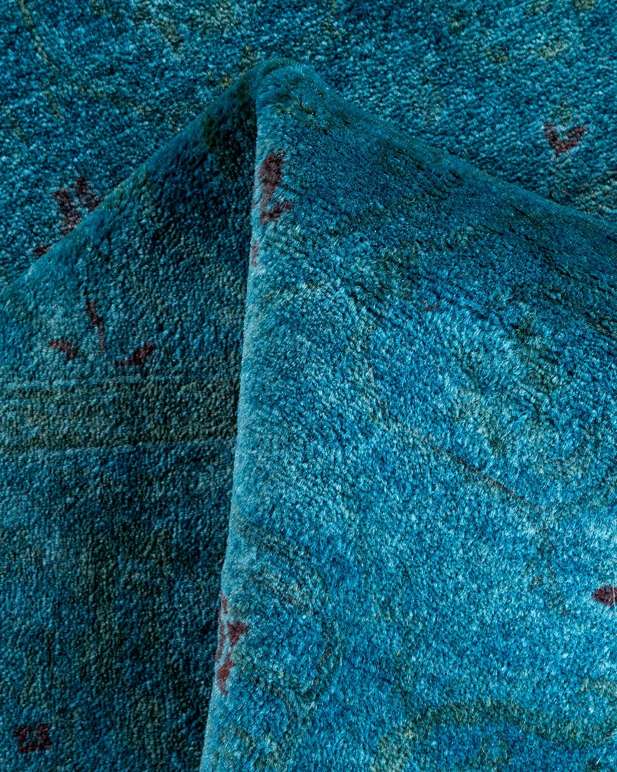 Tappeto contemporaneo in lana sovratinta annodata a mano di colore blu in vendita 1