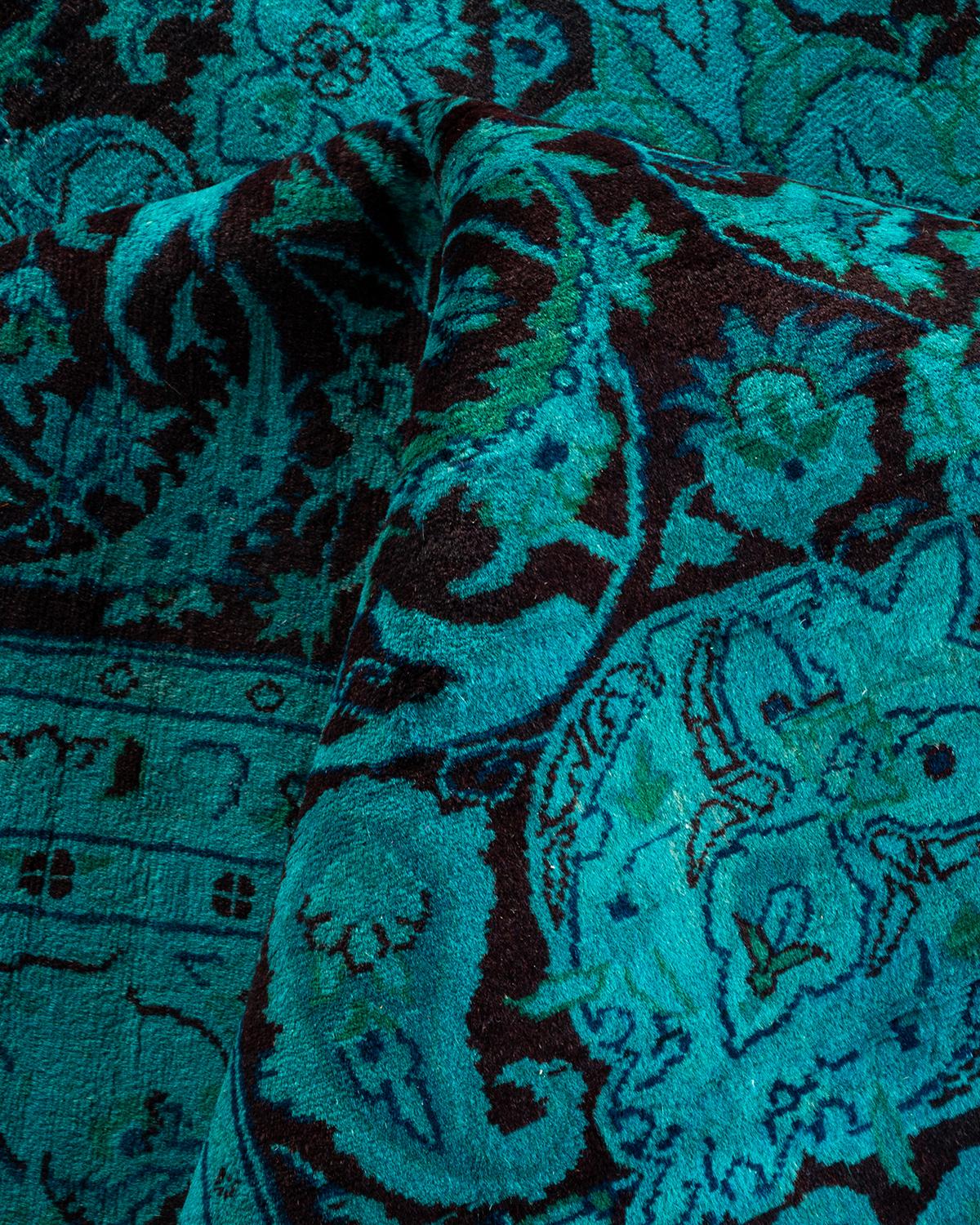 Tappeto contemporaneo in lana sovratinta annodata a mano di colore blu in vendita 1