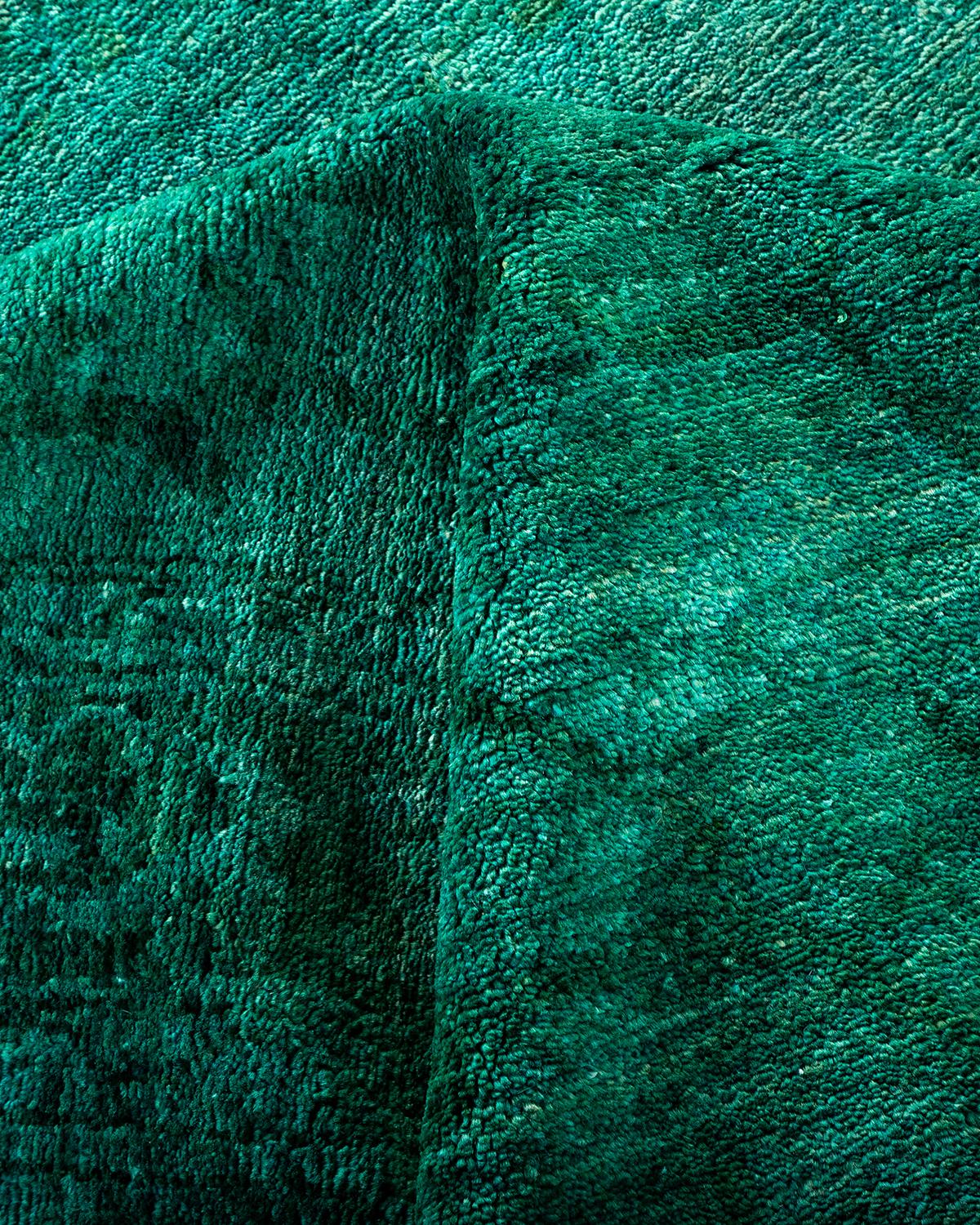 Tappeto contemporaneo in lana sovratinta annodata a mano di colore blu in vendita 1