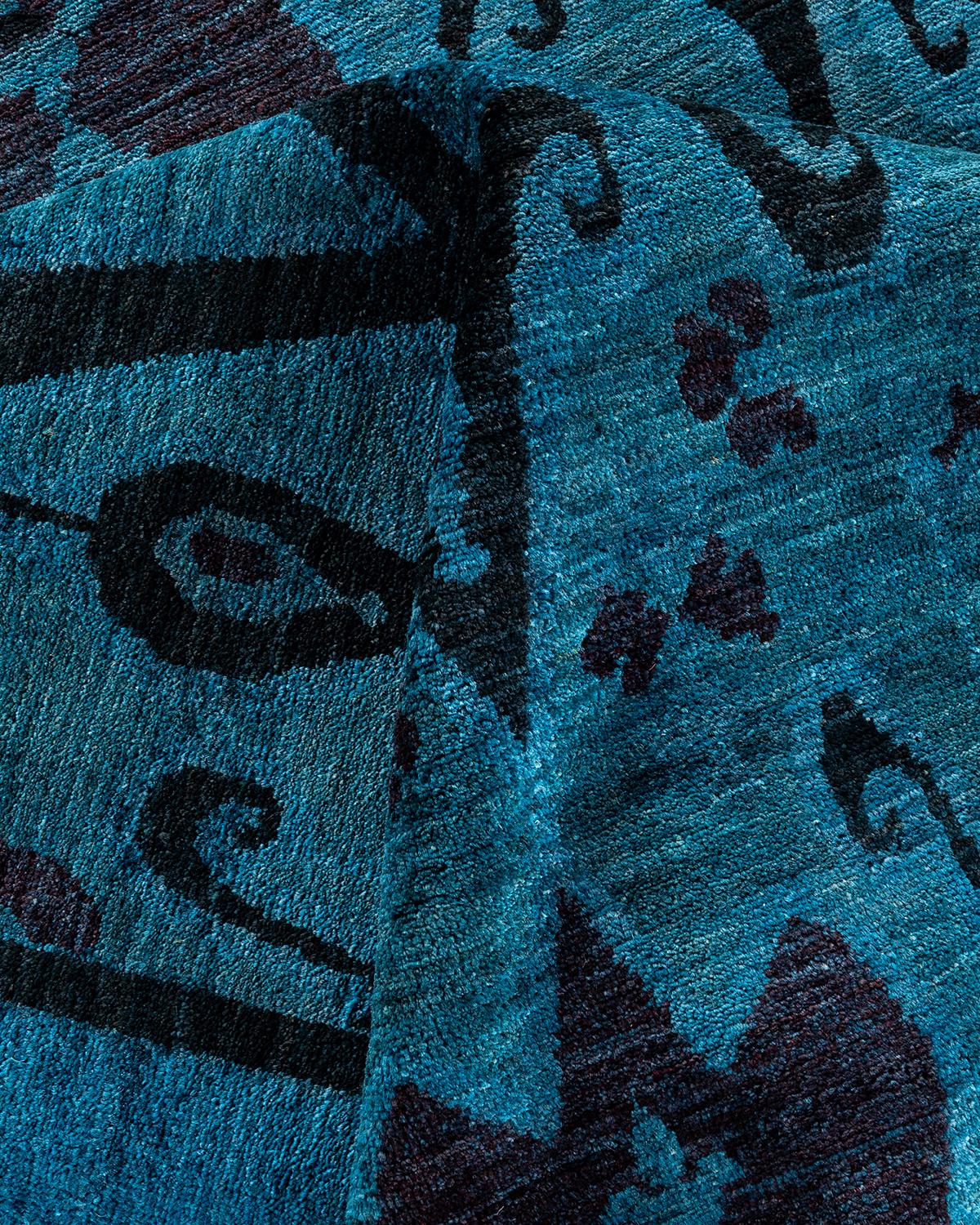 Tappeto contemporaneo in lana sovratinta annodata a mano di colore blu in vendita 1