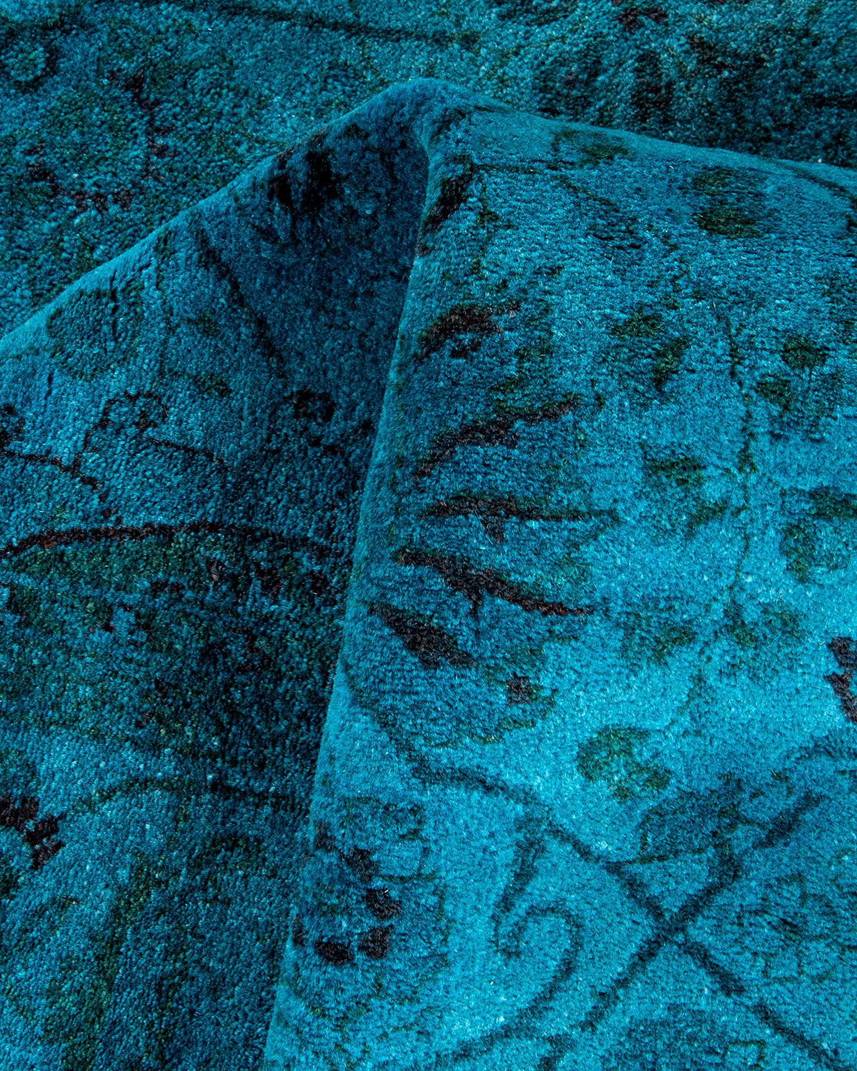 Tappeto contemporaneo in lana sovratinta annodata a mano di colore blu in vendita 1