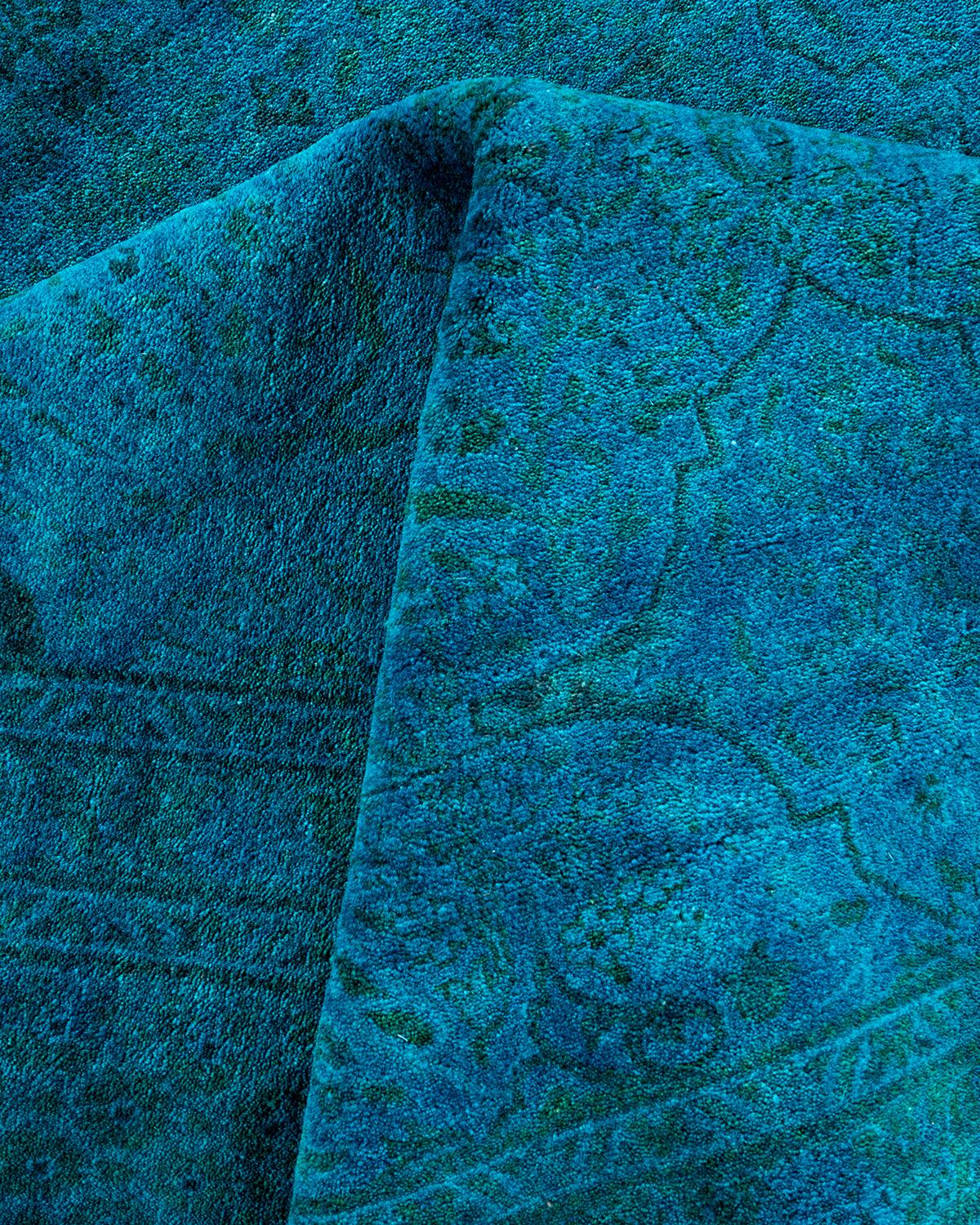Tappeto contemporaneo in lana sovratinta annodata a mano di colore blu in vendita 1