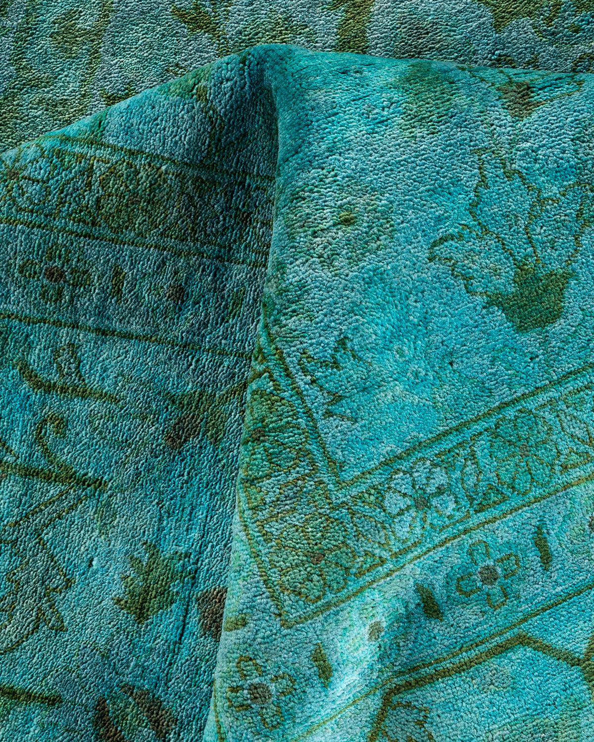 Tappeto contemporaneo in lana sovratinta annodata a mano di colore blu in vendita 1