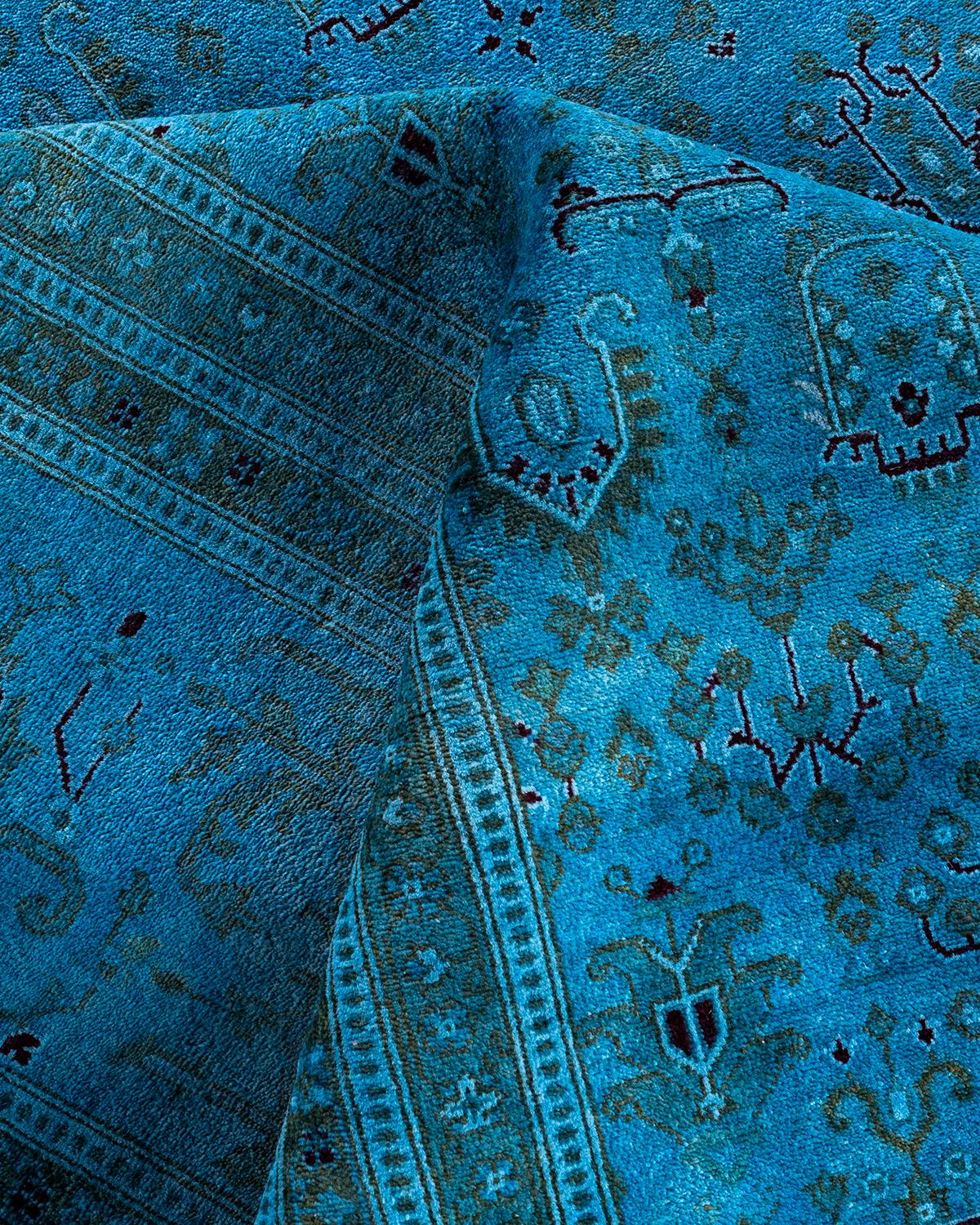Tappeto contemporaneo in lana sovratinta annodata a mano di colore blu in vendita 1