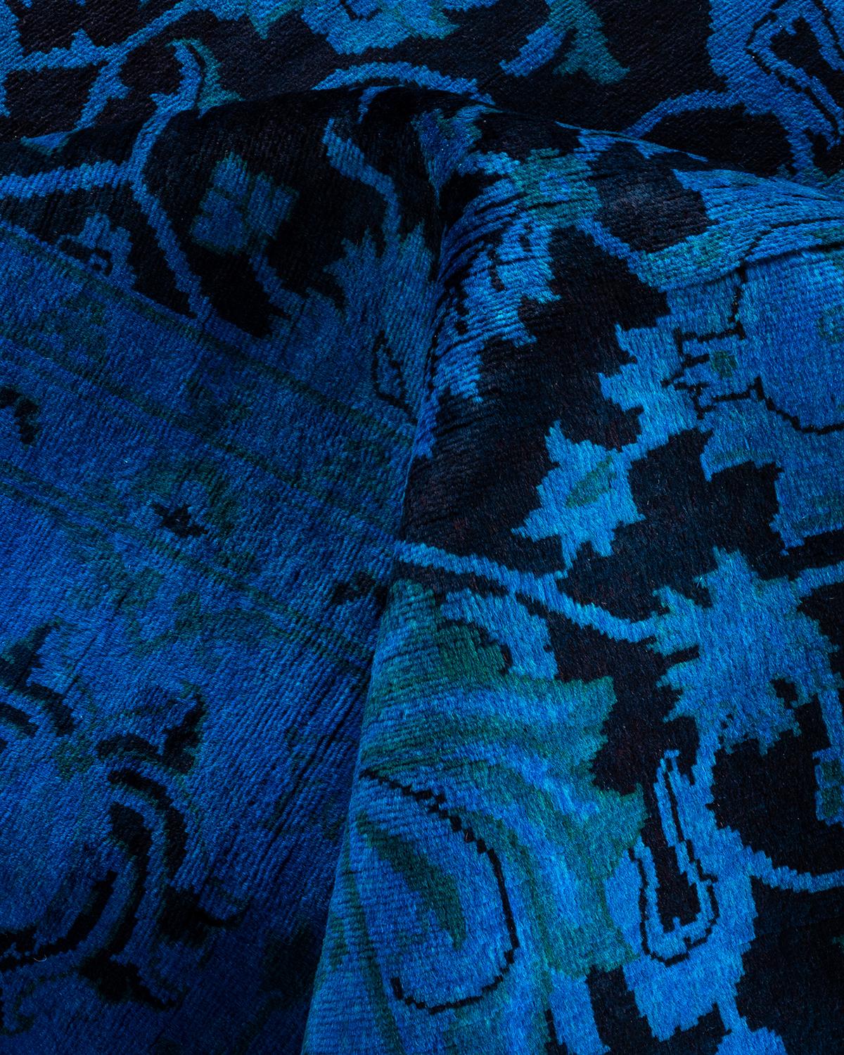Alfombra de lana teñida a mano contemporánea azul en venta 1
