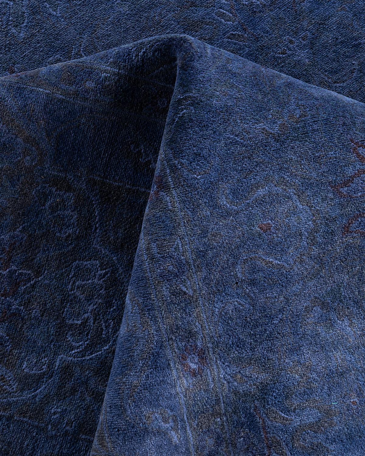 Alfombra de lana teñida a mano contemporánea azul en venta 1