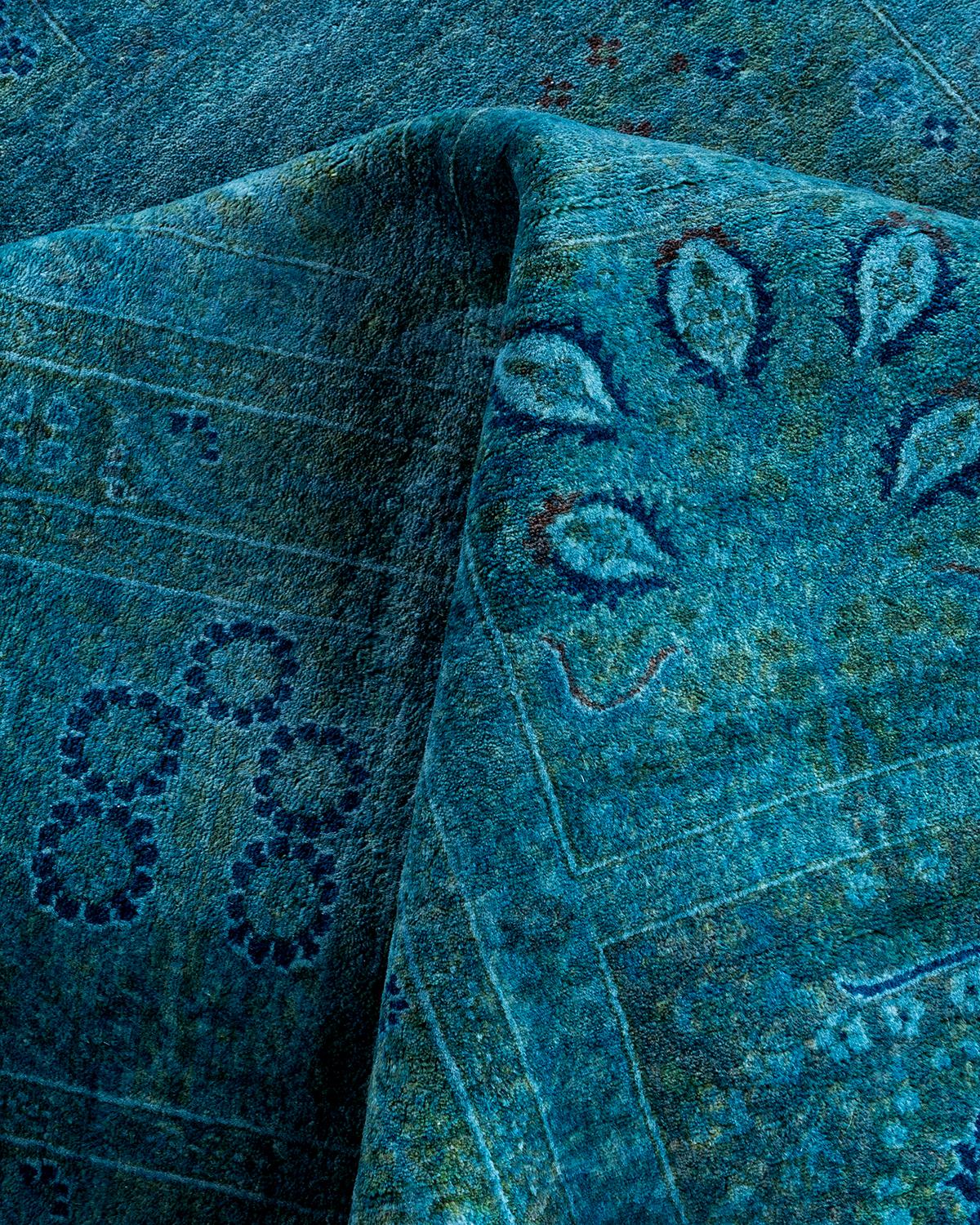 Tappeto contemporaneo in lana sovratinta annodata a mano di colore blu in vendita 1