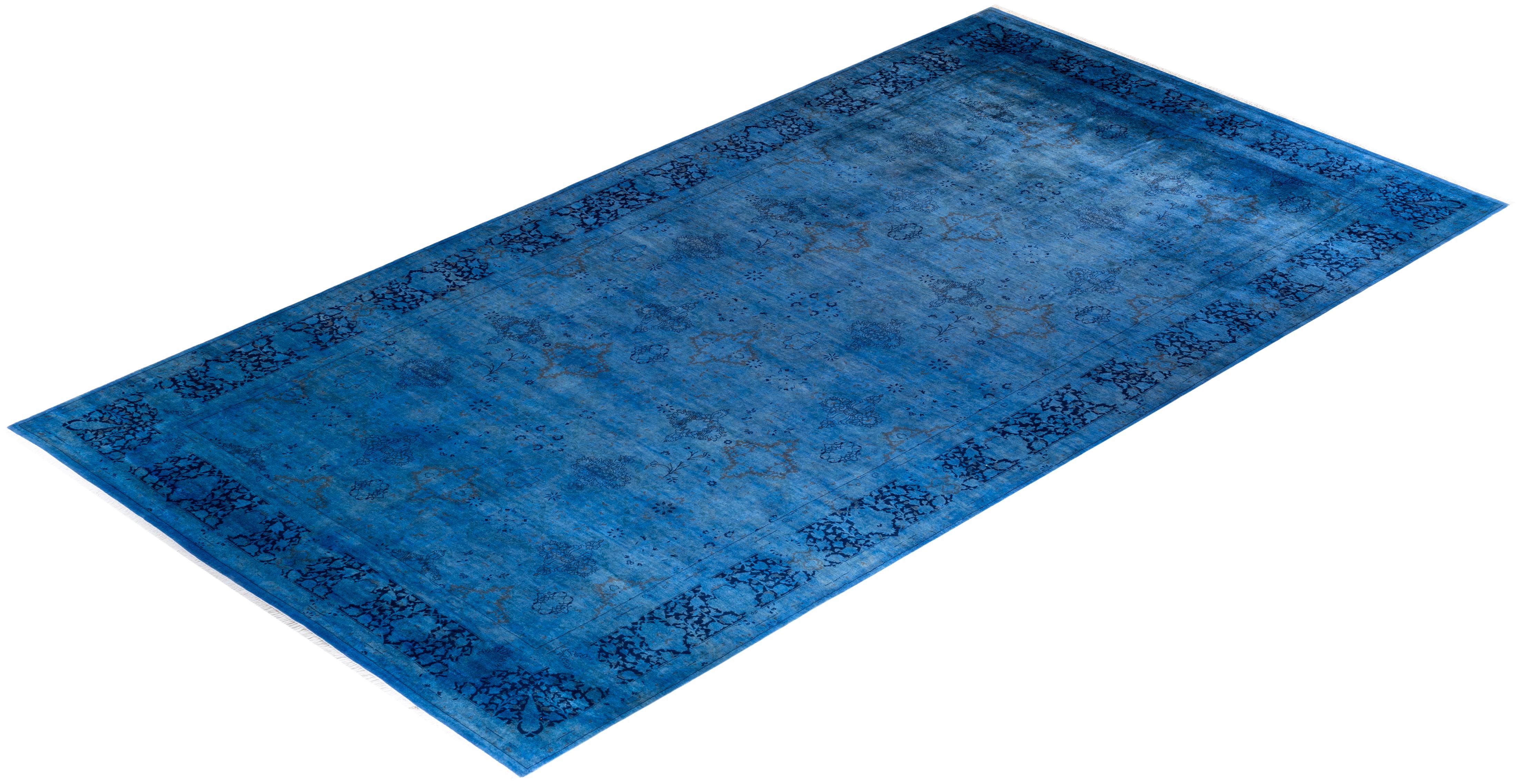 Tappeto contemporaneo in lana sovratinta annodata a mano di colore blu in vendita 2