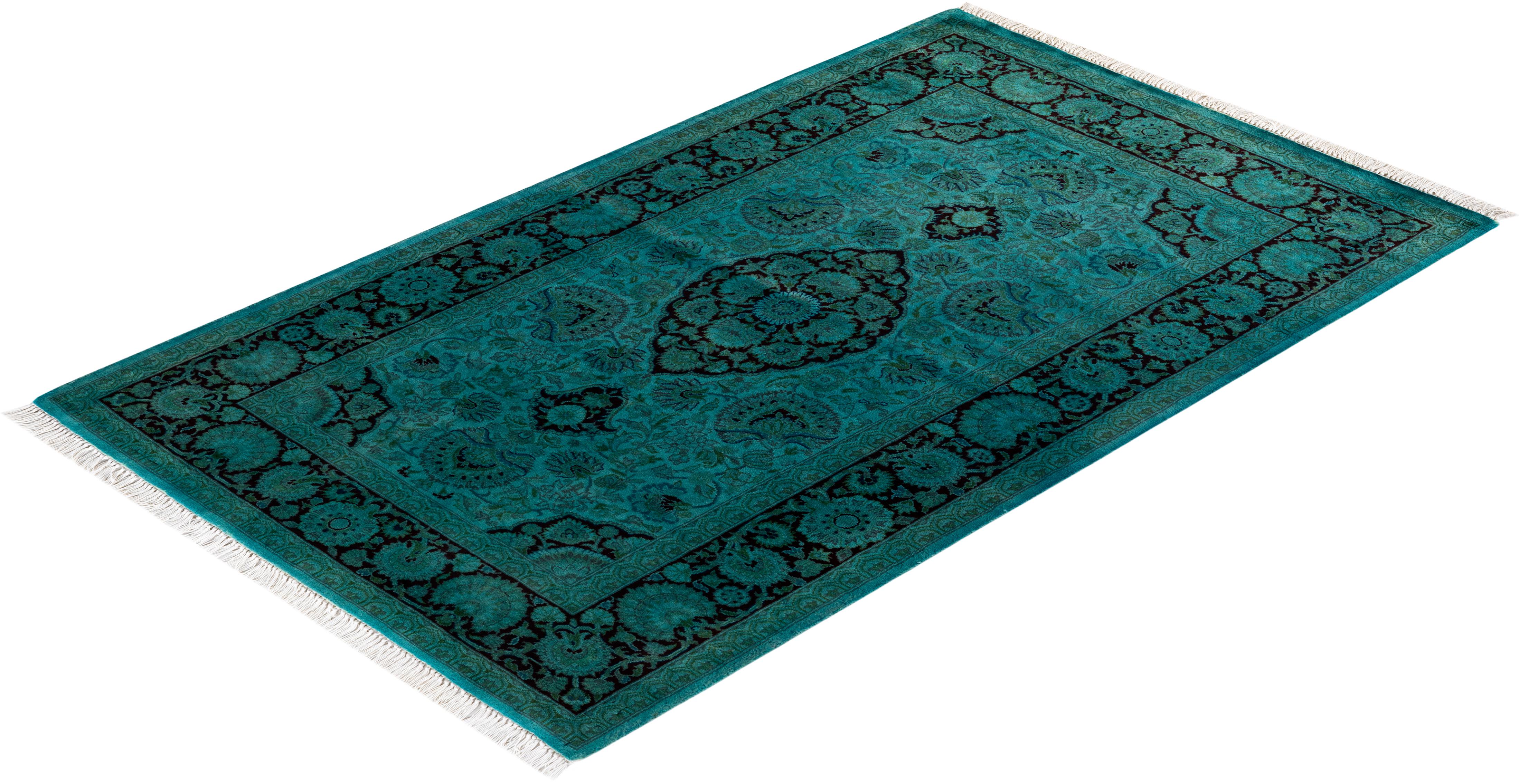 Alfombra de lana teñida a mano contemporánea azul en venta 2