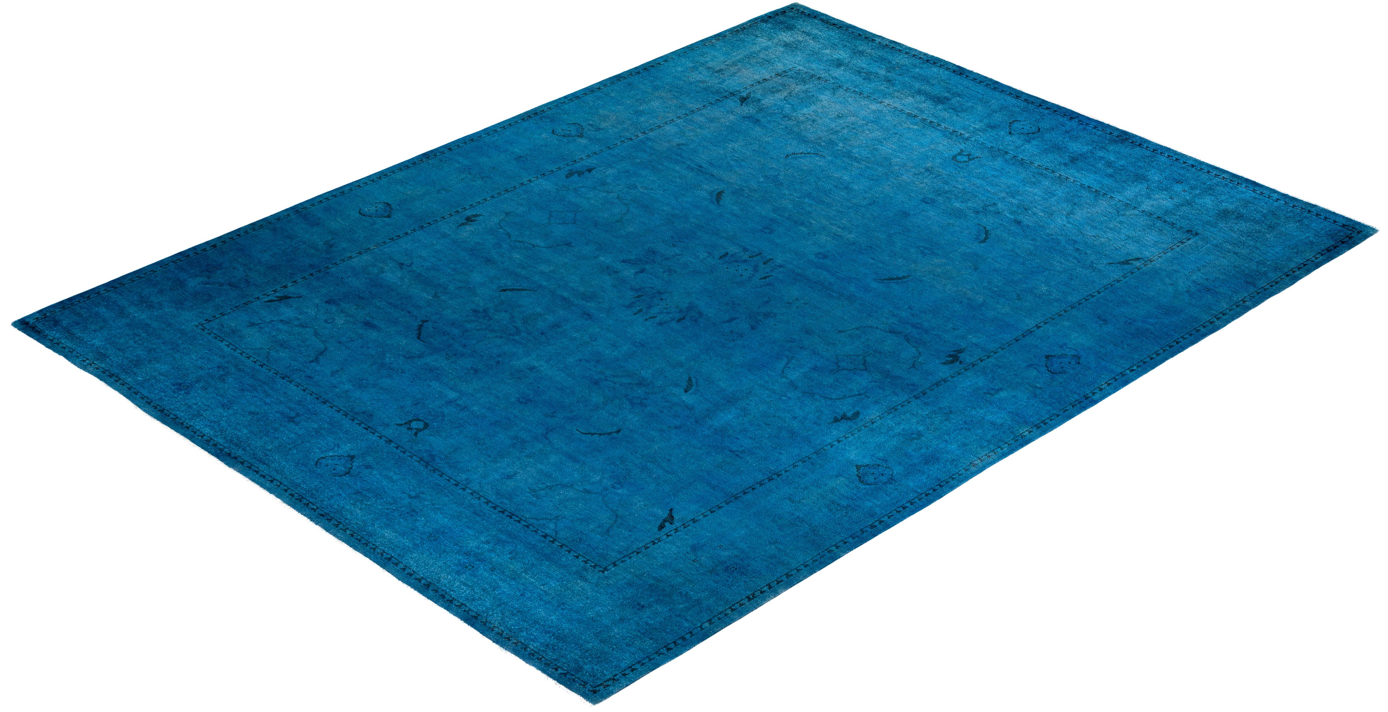 Tappeto contemporaneo in lana sovratinta annodata a mano di colore blu in vendita 2