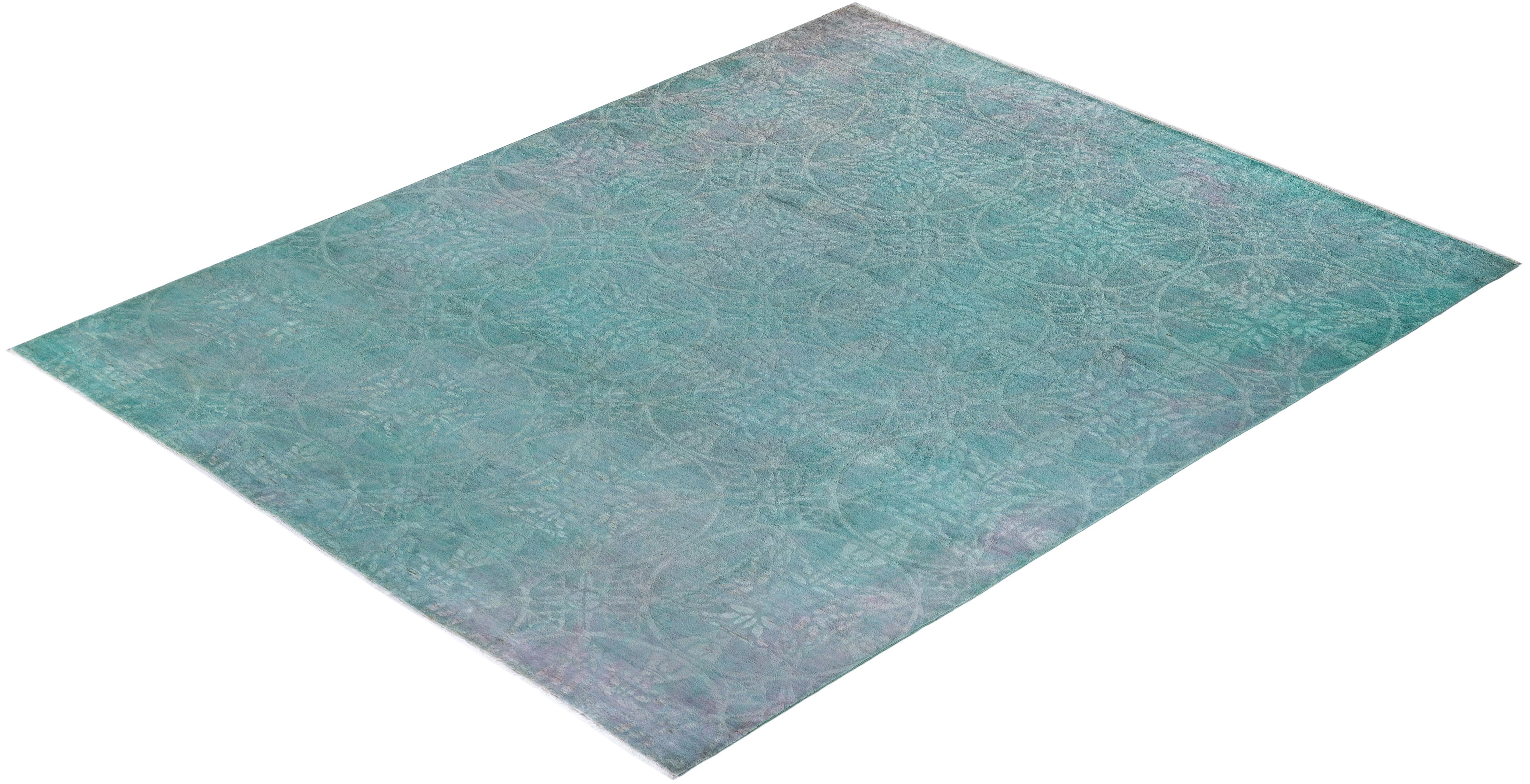 Tappeto contemporaneo in lana sovratinta annodata a mano di colore blu in vendita 2