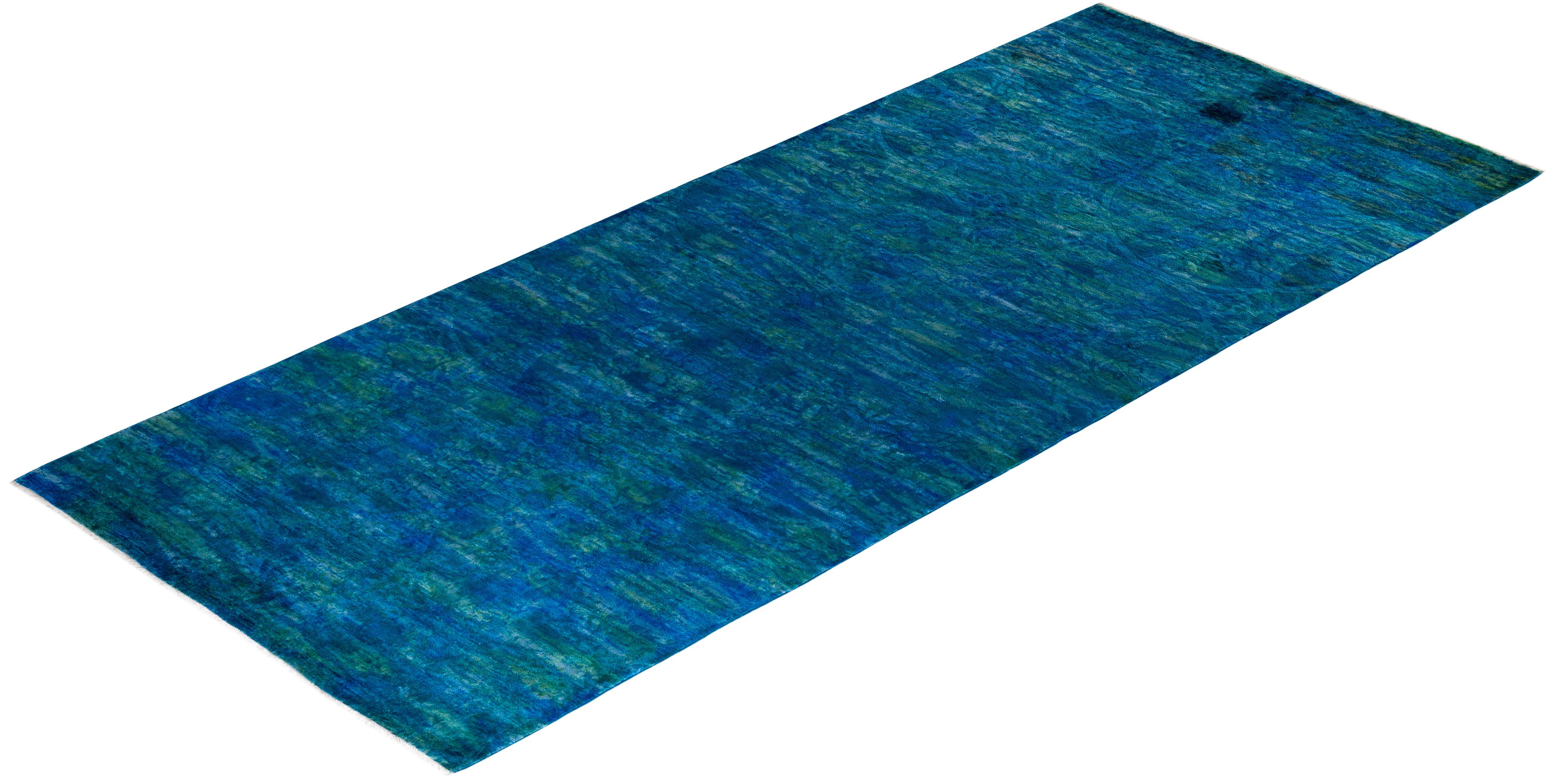 Tappeto contemporaneo in lana sovratinta annodata a mano di colore blu in vendita 2