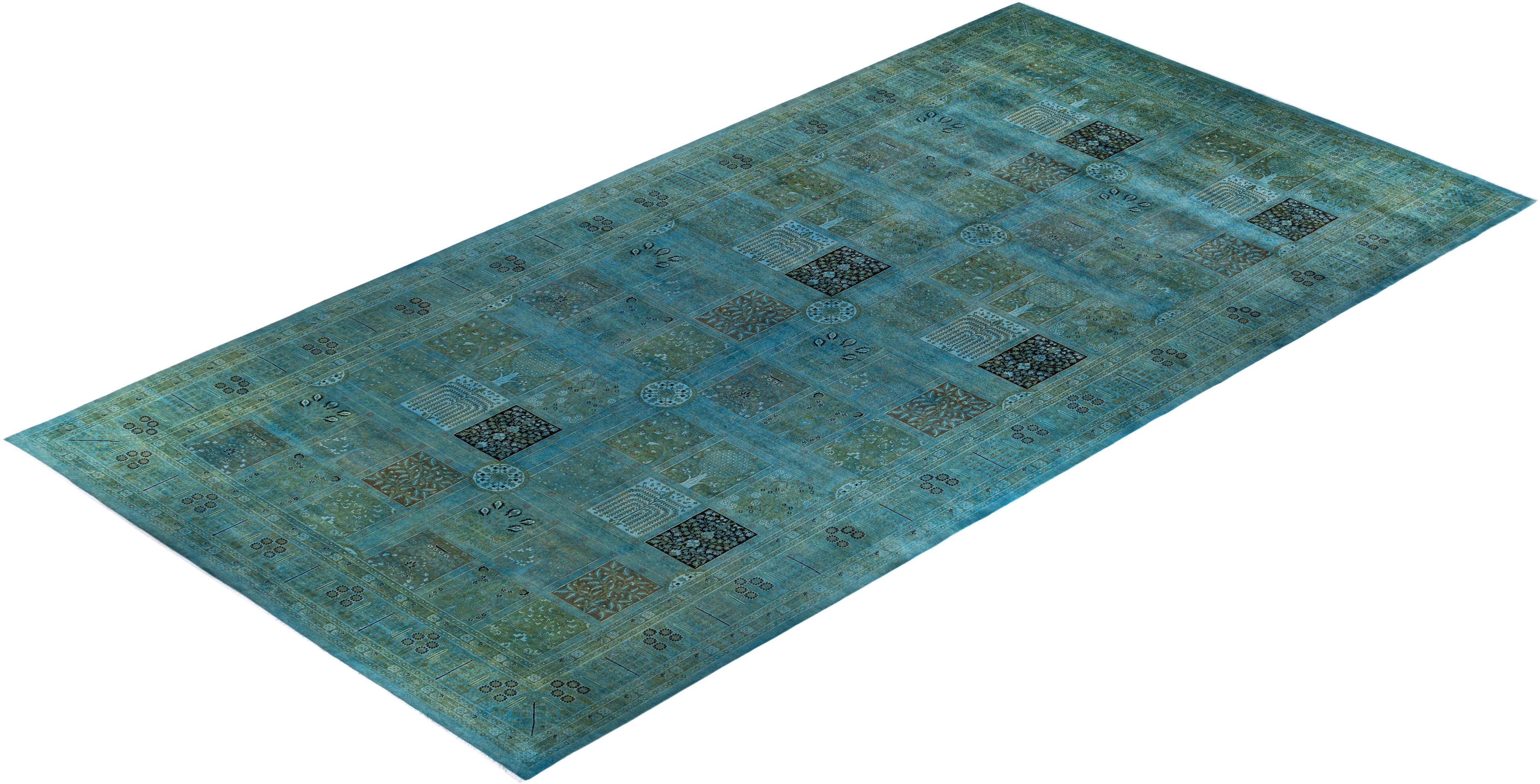 Alfombra de lana teñida a mano contemporánea azul en venta 2