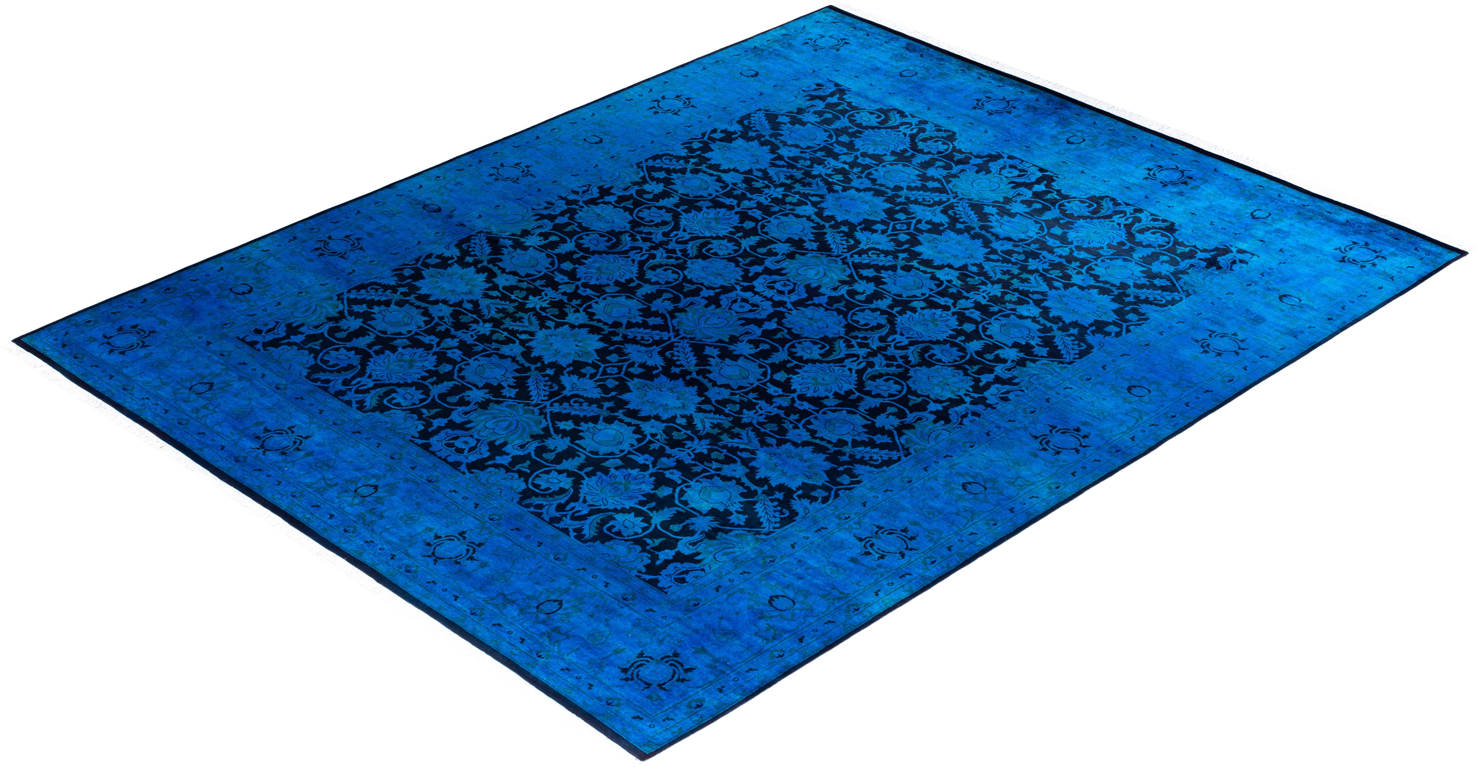 Alfombra de lana teñida a mano contemporánea azul en venta 2
